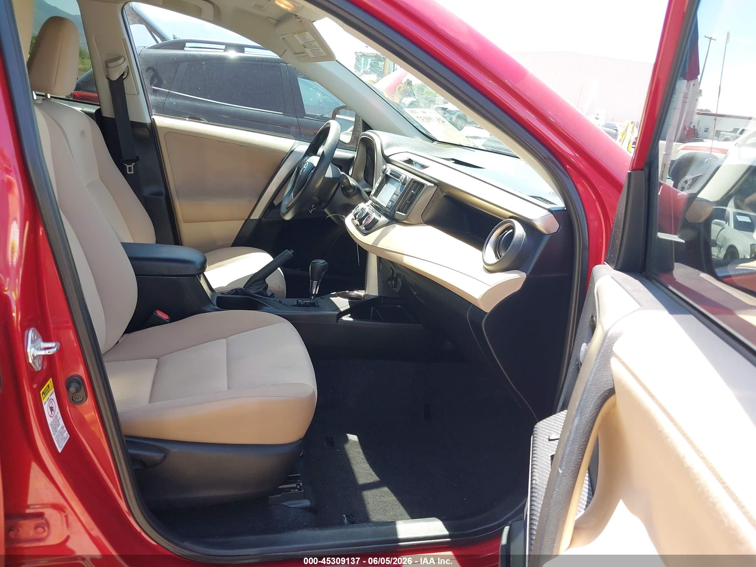 2013 Toyota Rav4 Le Red vin: 2T3BFREV8DW106763