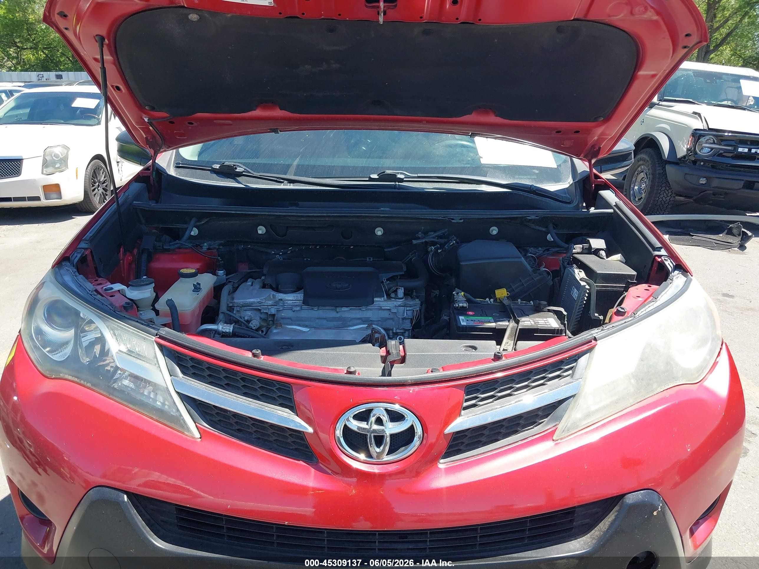2013 Toyota Rav4 Le Red vin: 2T3BFREV8DW106763