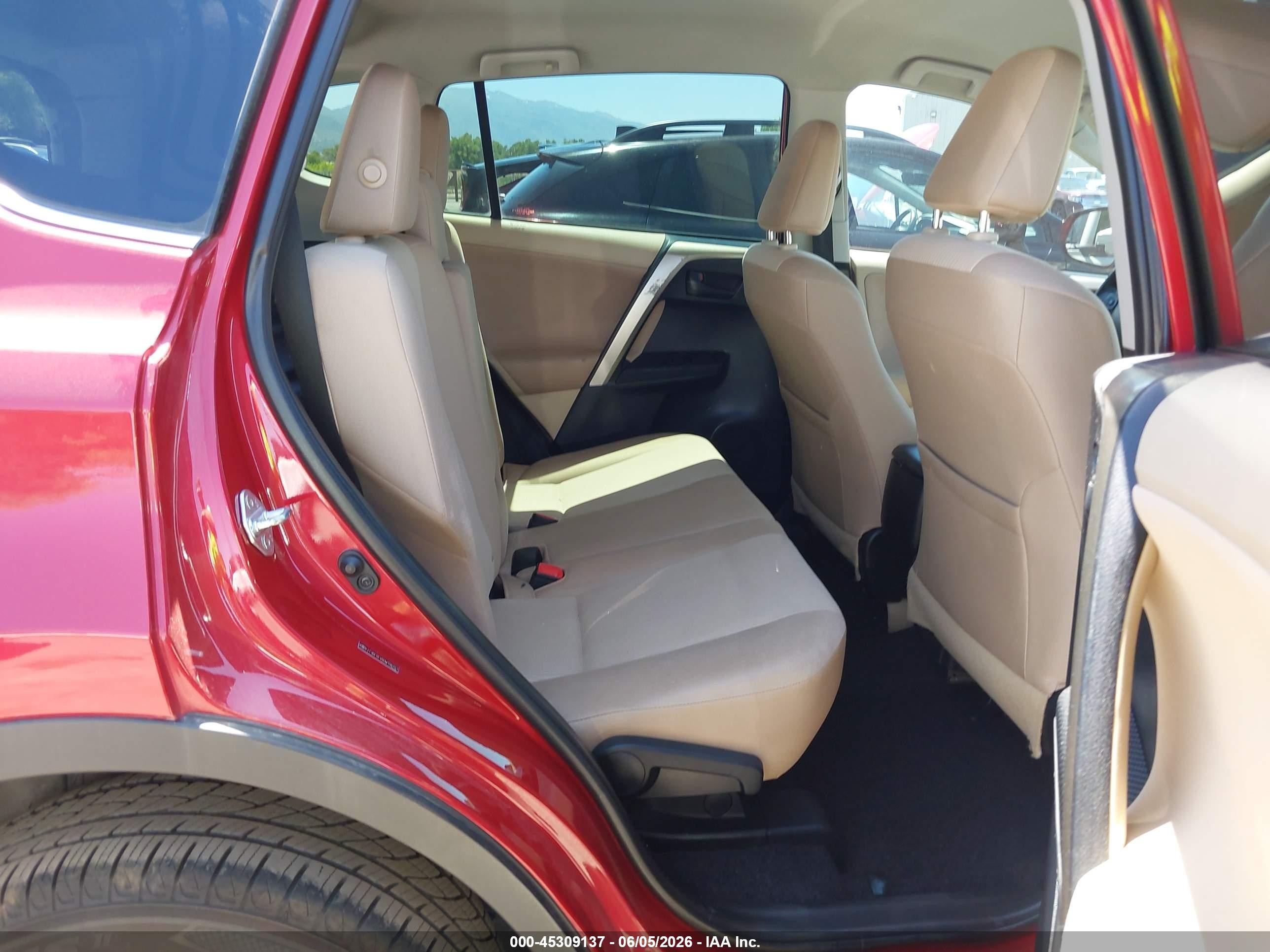 2013 Toyota Rav4 Le Red vin: 2T3BFREV8DW106763