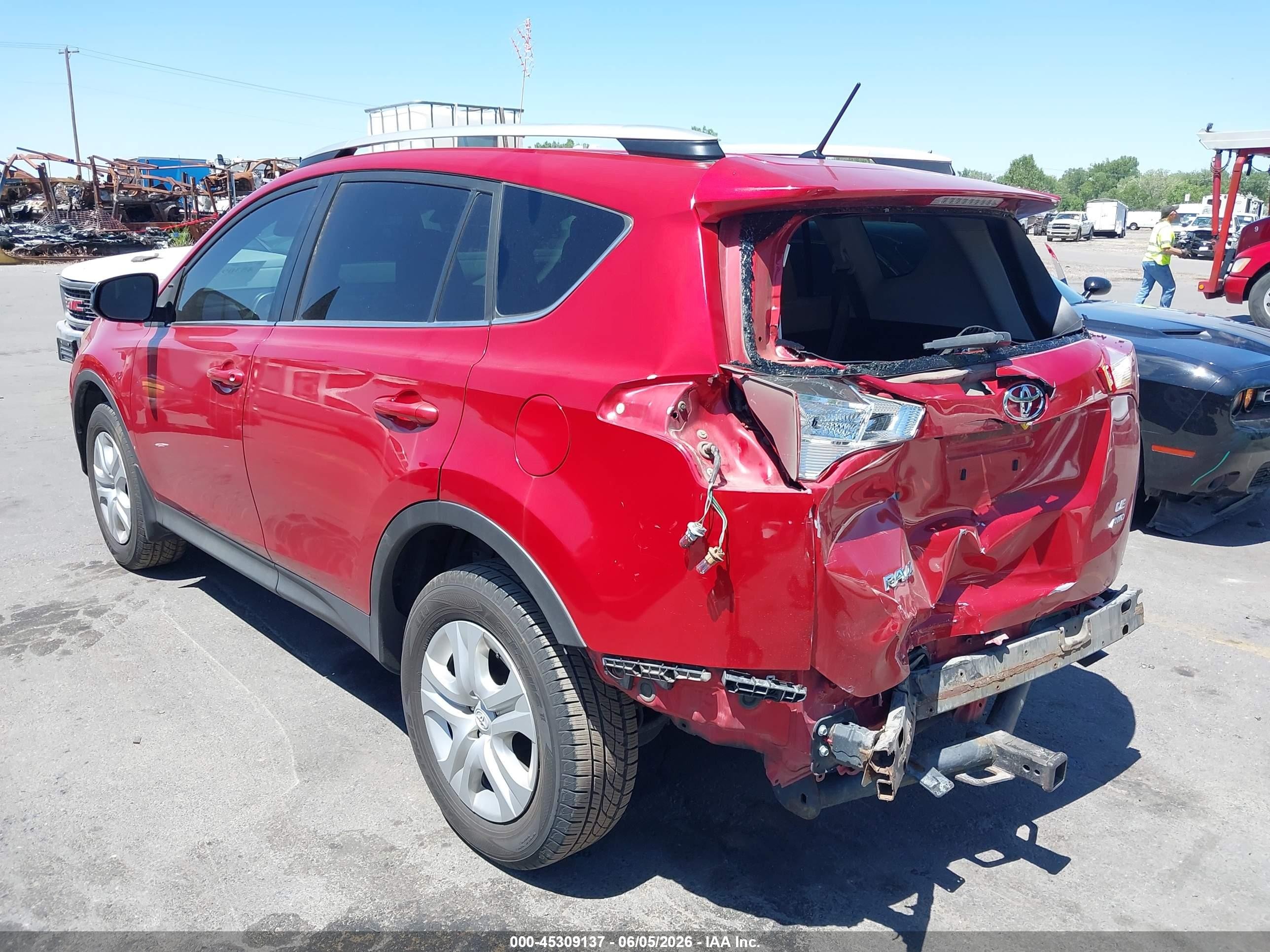 2013 Toyota Rav4 Le Red vin: 2T3BFREV8DW106763