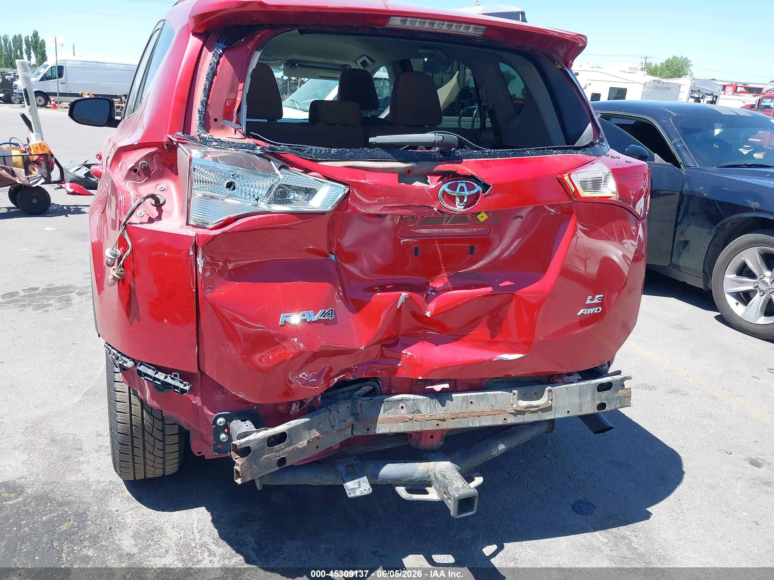 2013 Toyota Rav4 Le Red vin: 2T3BFREV8DW106763