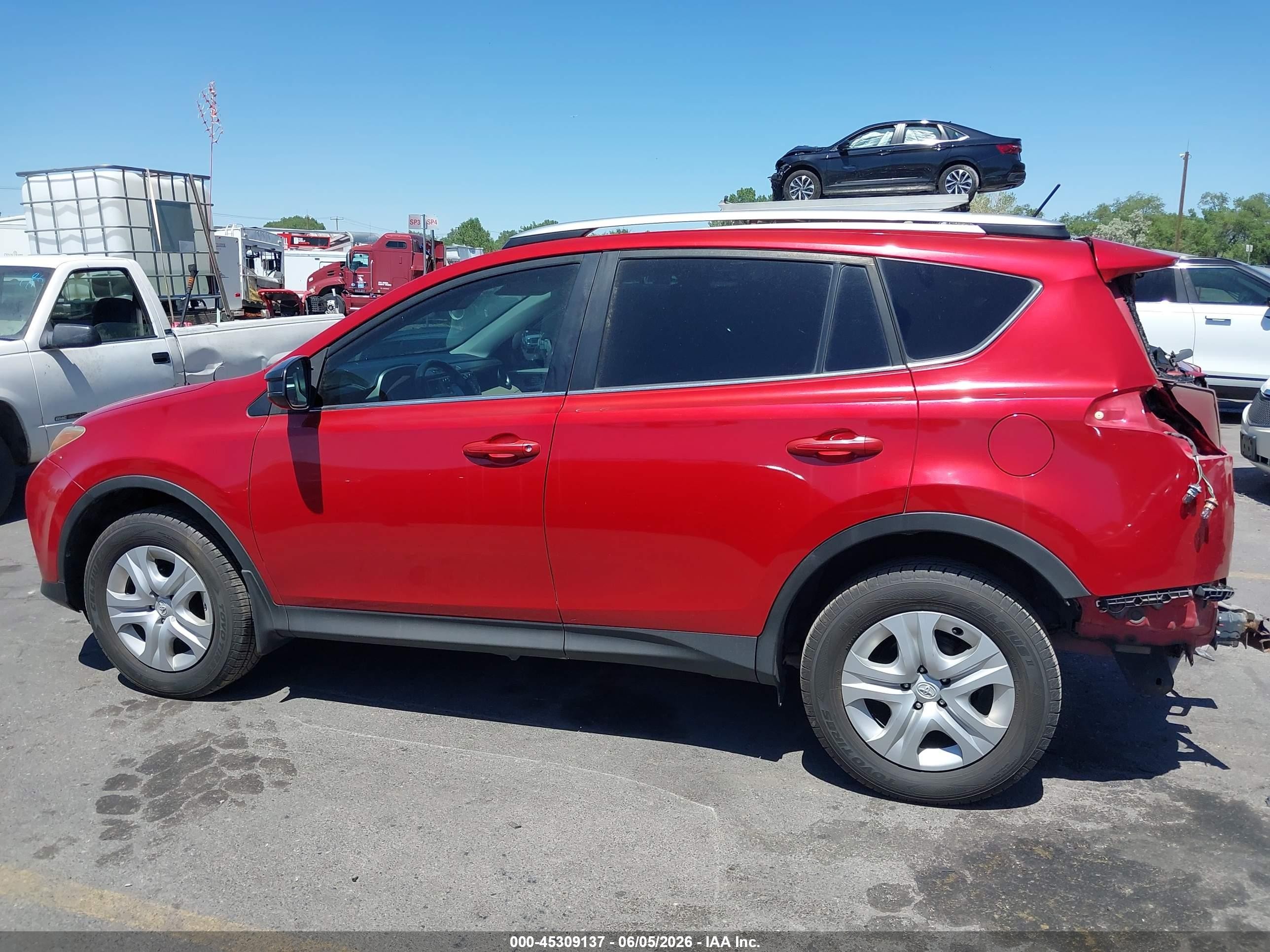 2013 Toyota Rav4 Le Red vin: 2T3BFREV8DW106763