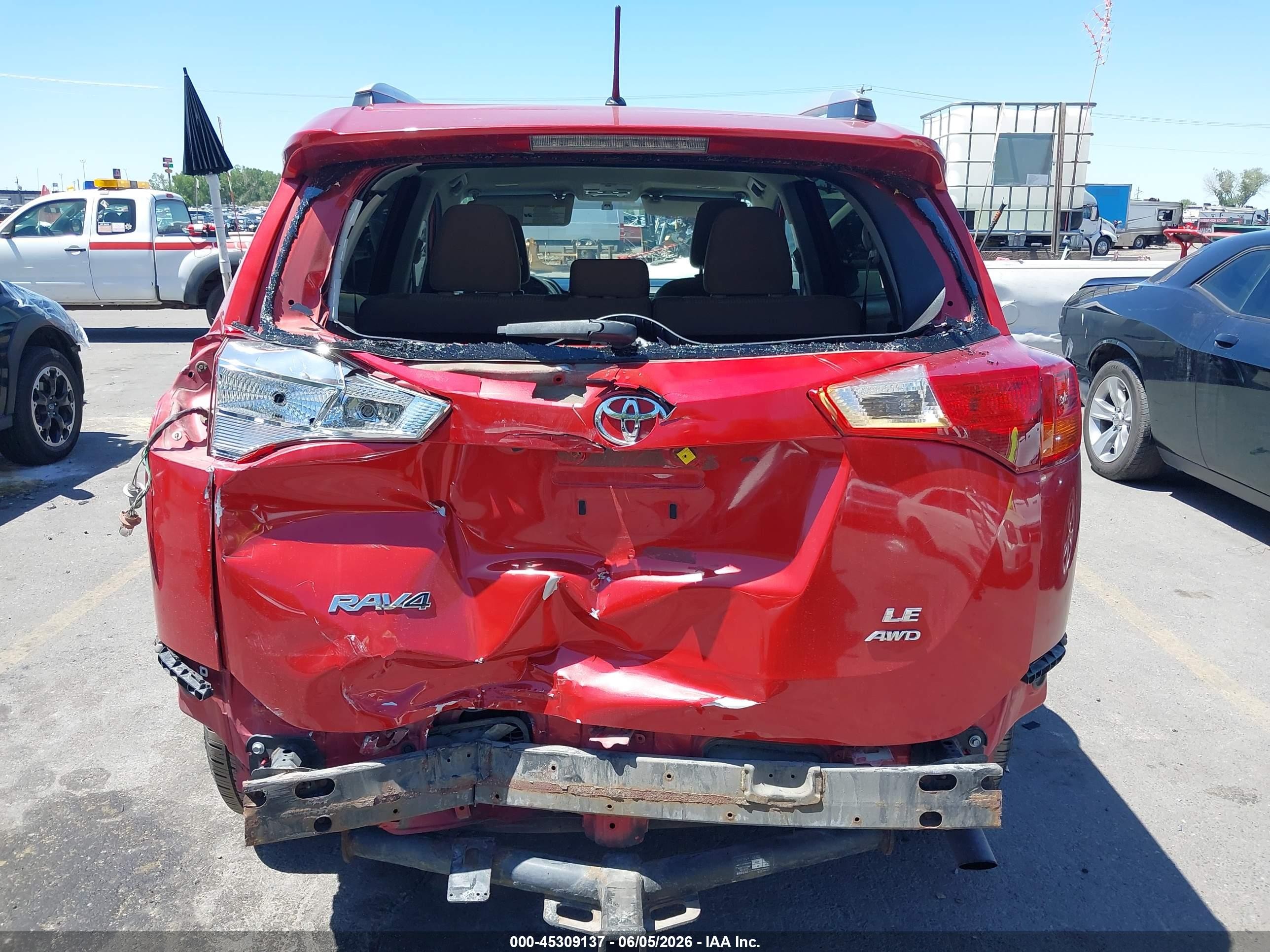 2013 Toyota Rav4 Le Red vin: 2T3BFREV8DW106763