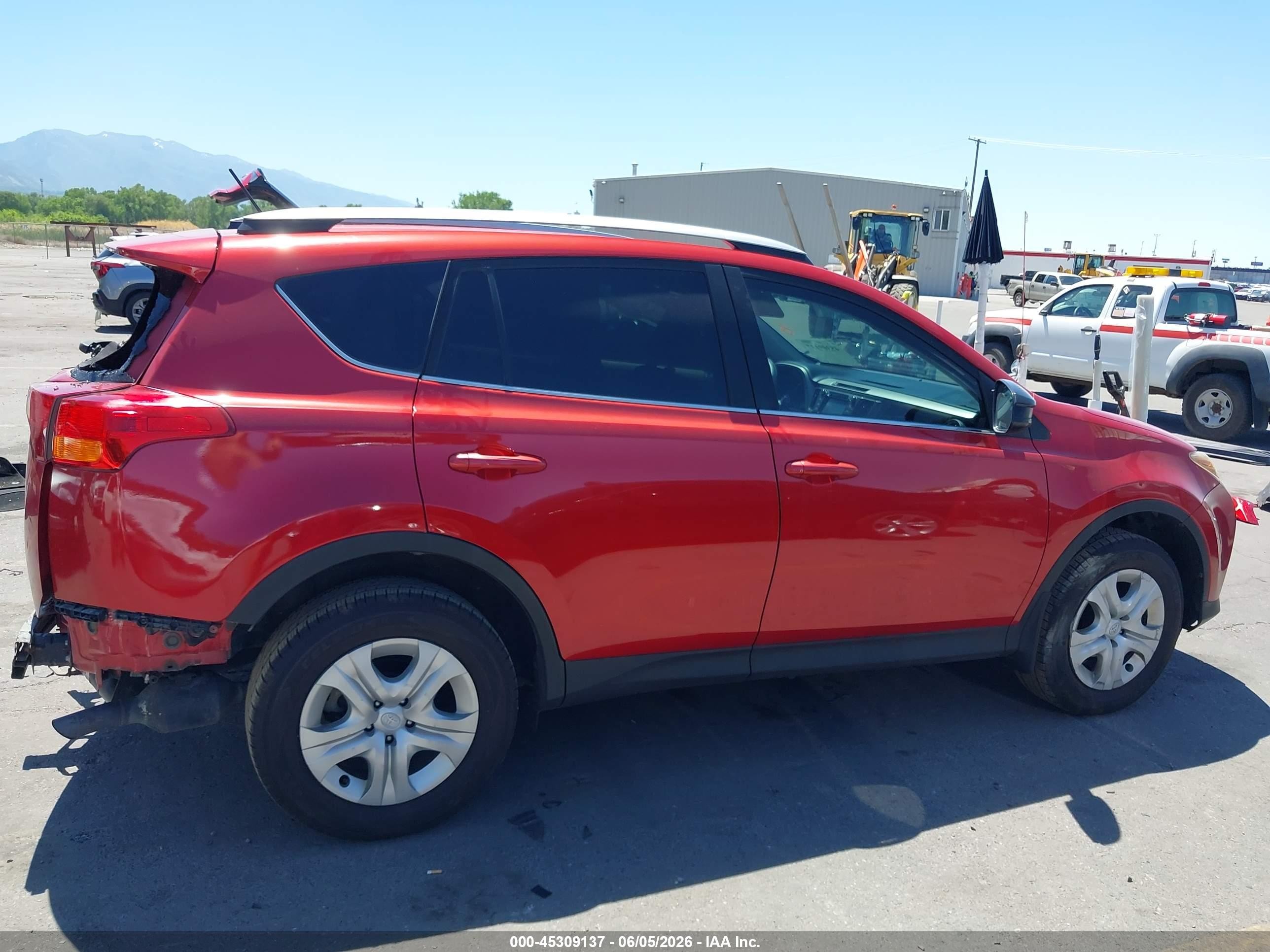 2013 Toyota Rav4 Le Red vin: 2T3BFREV8DW106763