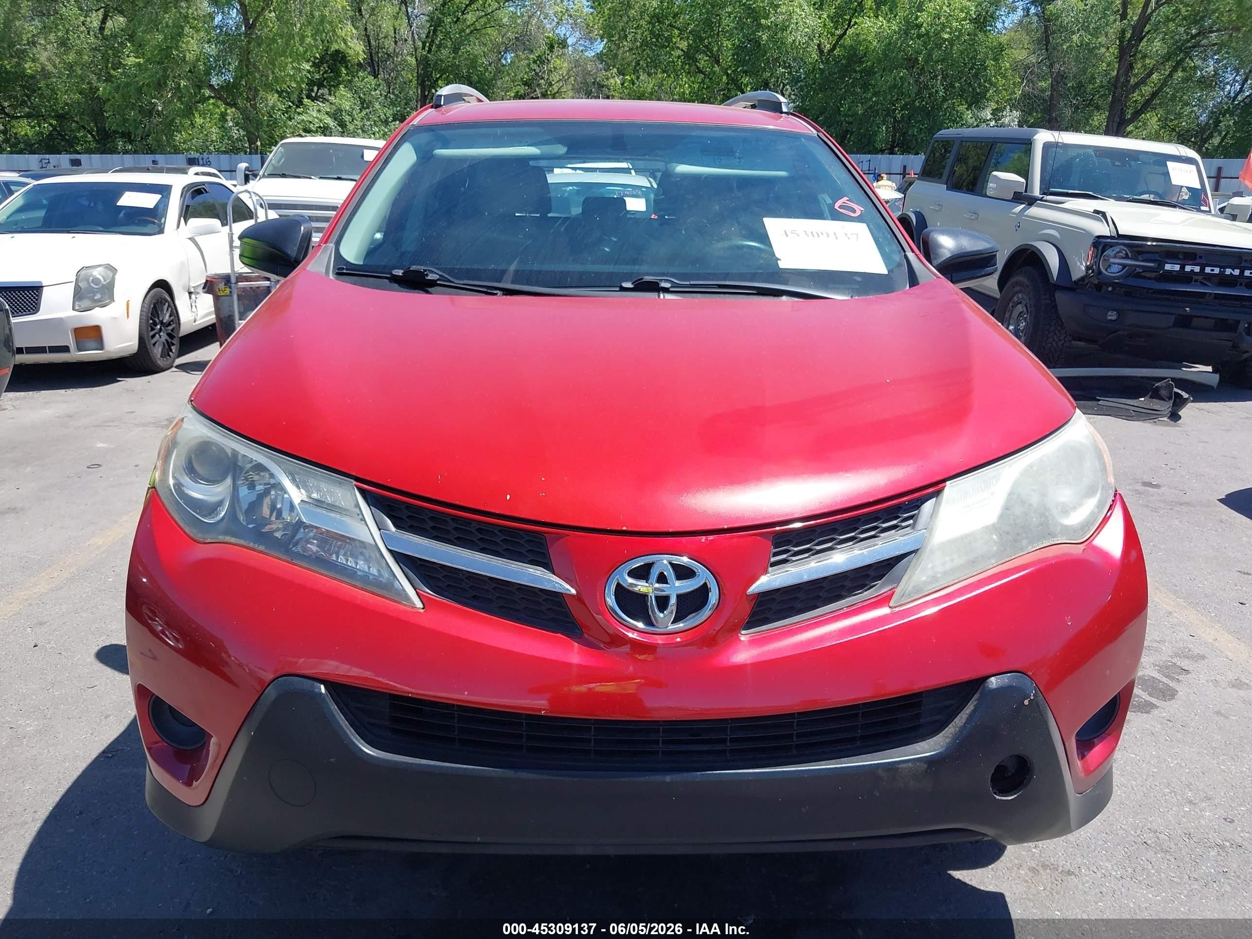 2013 Toyota Rav4 Le Red vin: 2T3BFREV8DW106763