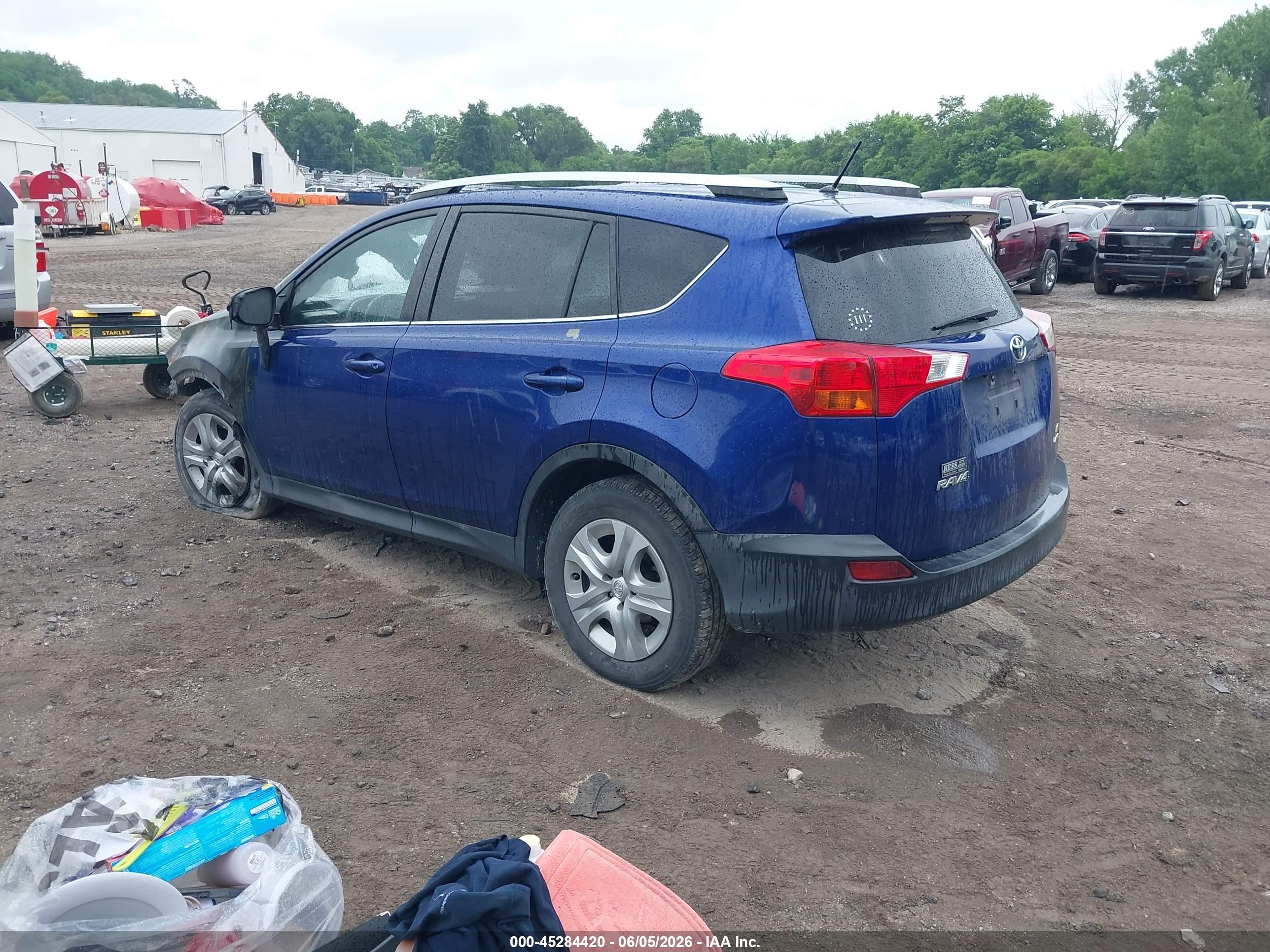 2014 Toyota Rav4 Le Blue vin: 2T3BFREV8EW132541