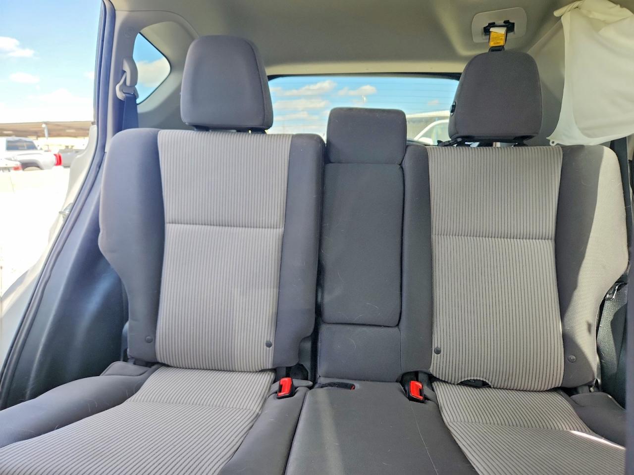 2014 Toyota Rav4 Le Silver vin: 2T3BFREV8EW136475