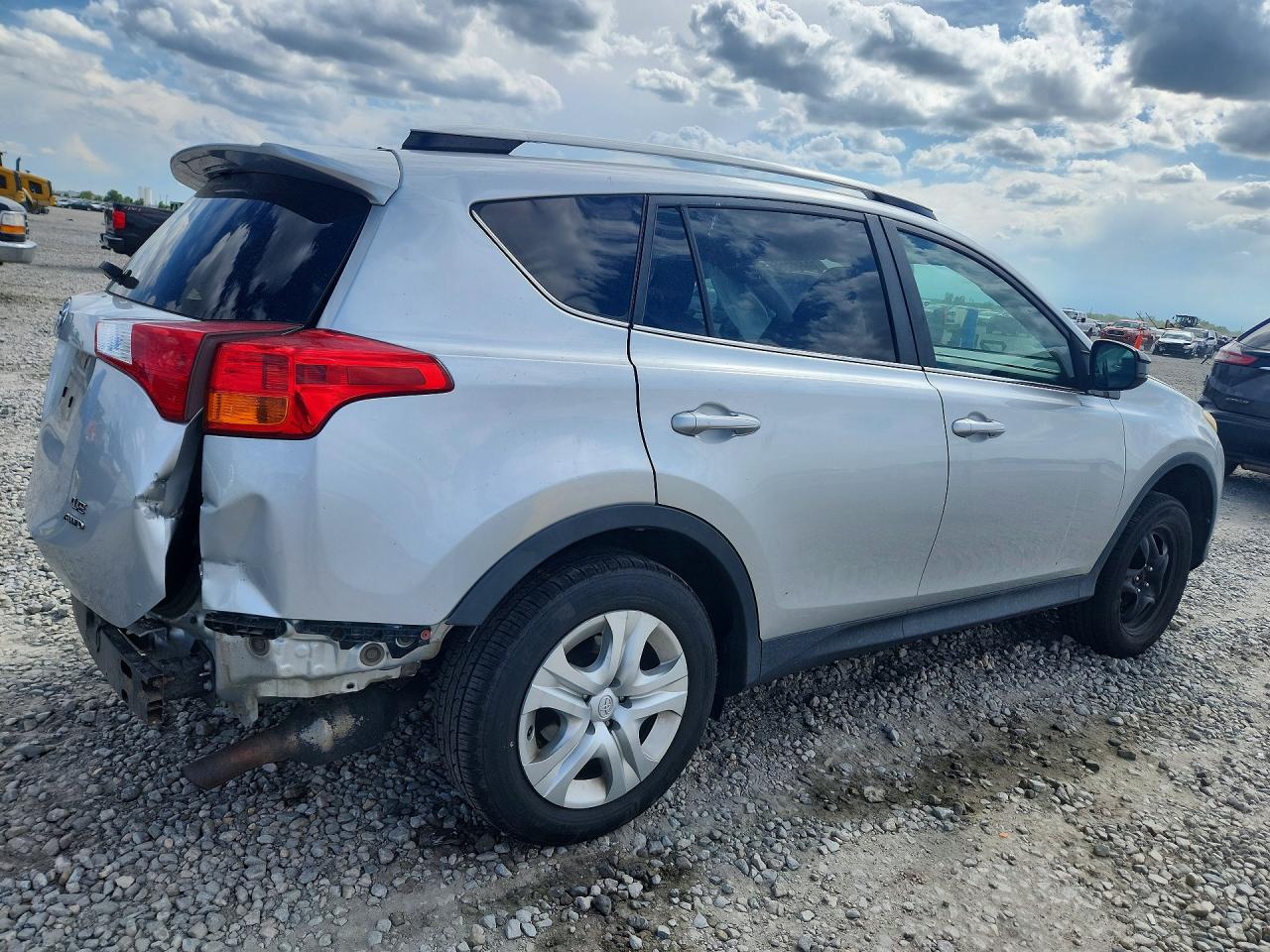 2014 Toyota Rav4 Le Silver vin: 2T3BFREV8EW136475