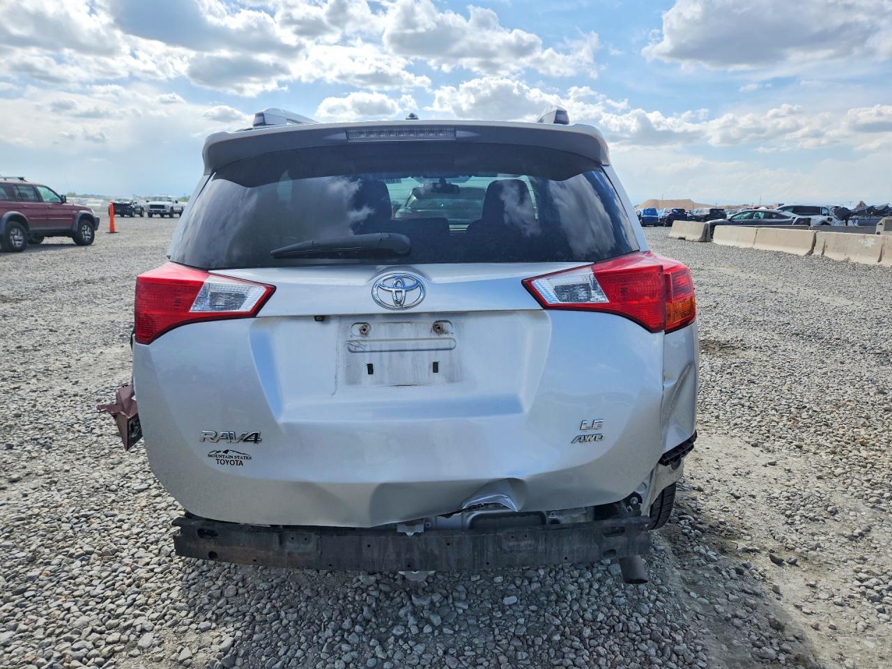 2014 Toyota Rav4 Le Silver vin: 2T3BFREV8EW136475