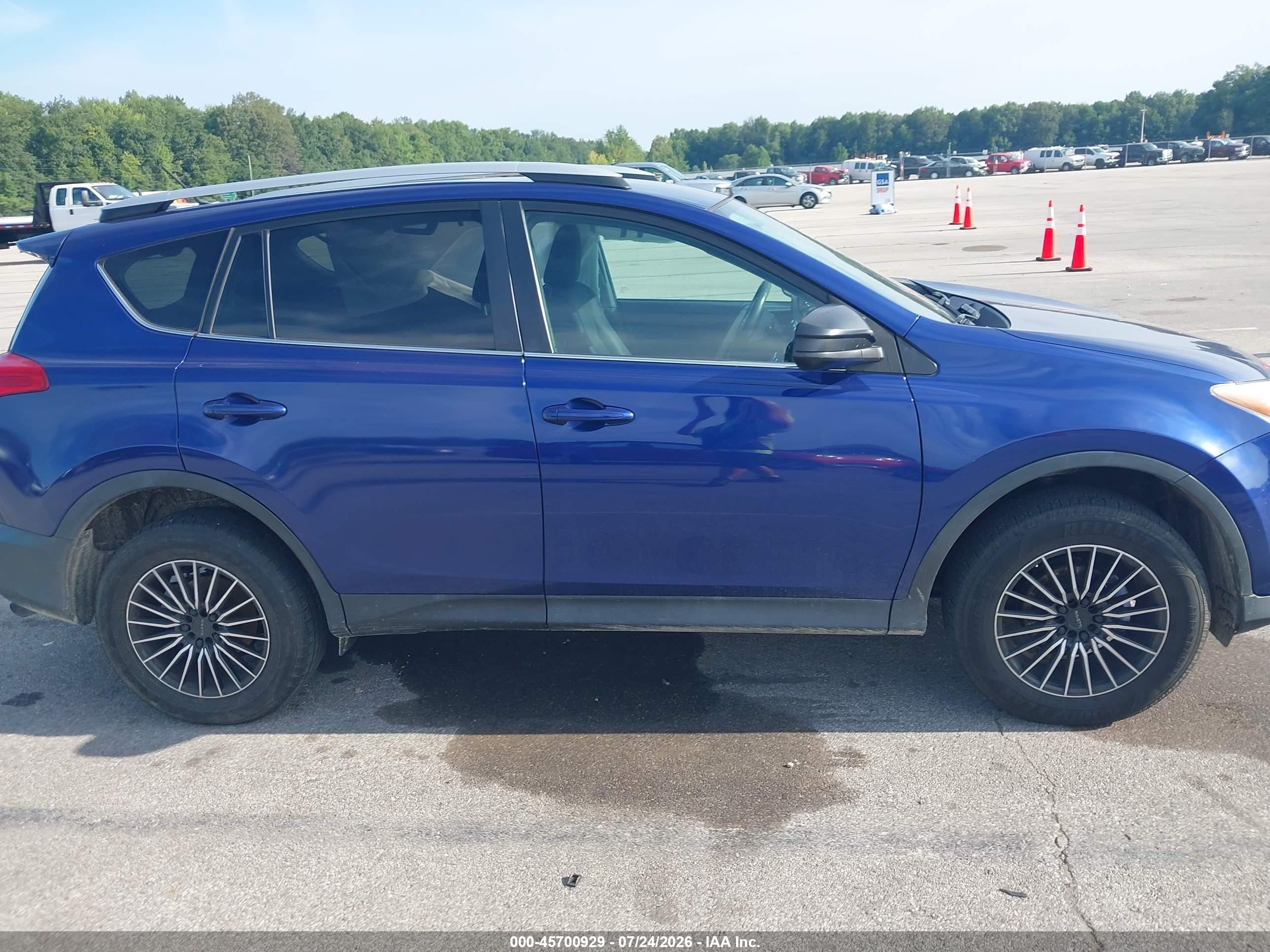 2015 Toyota Rav4 Le Blue vin: 2T3BFREV8FW250316