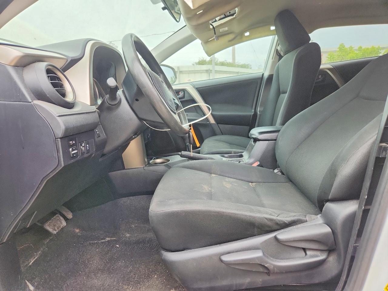 2015 Toyota Rav4 Le Белый vin: 2T3BFREV8FW264068