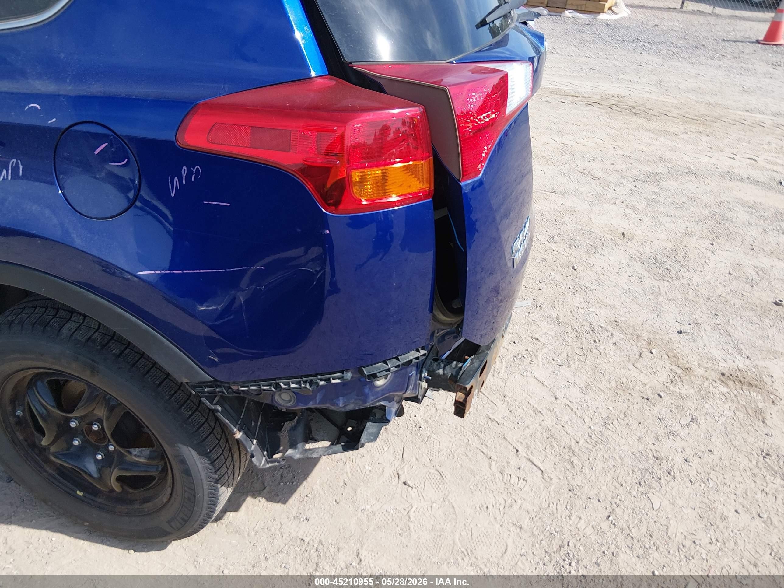 2015 Toyota Rav4 Le Blue vin: 2T3BFREV8FW274860