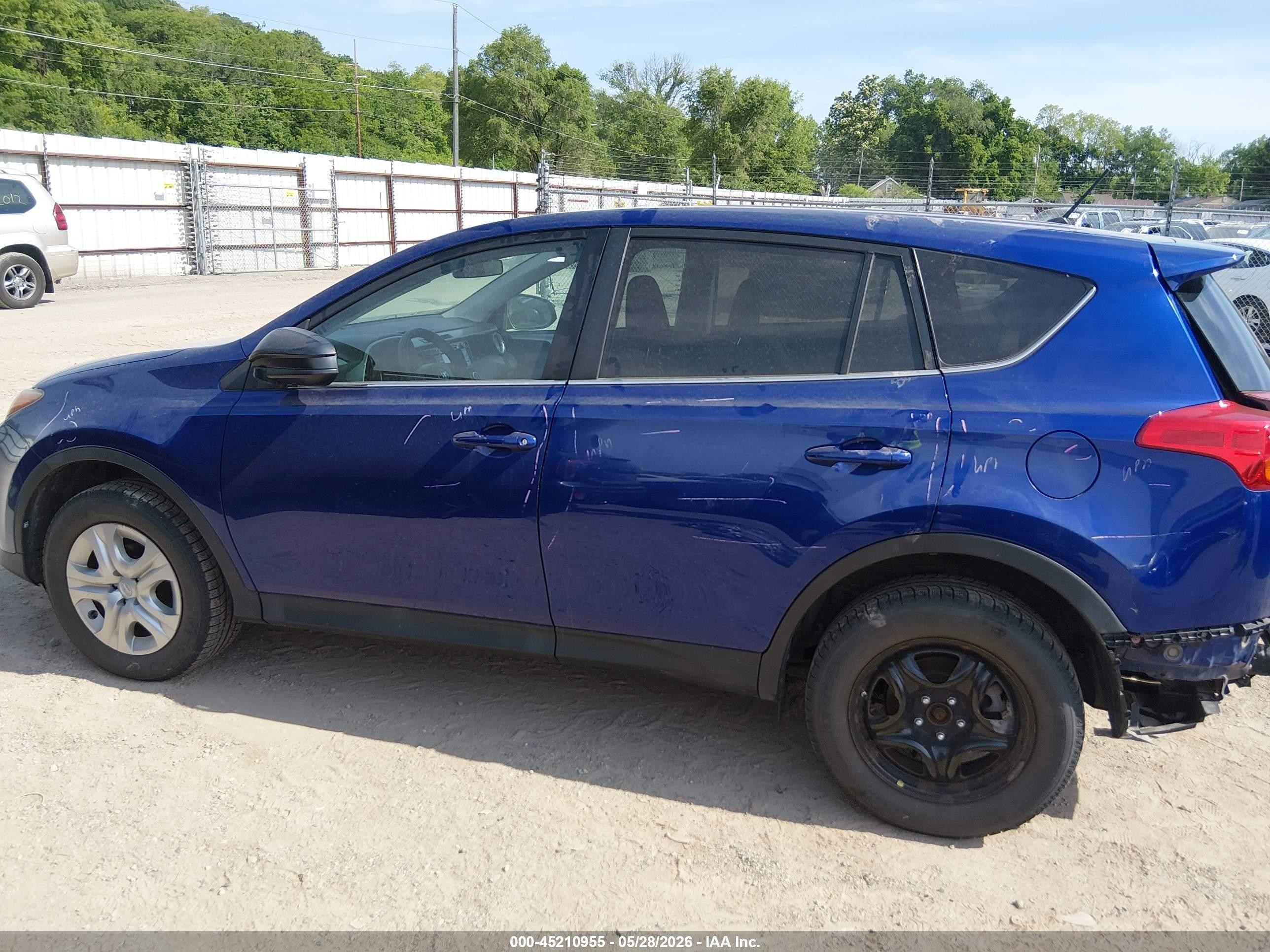 2015 Toyota Rav4 Le Blue vin: 2T3BFREV8FW274860