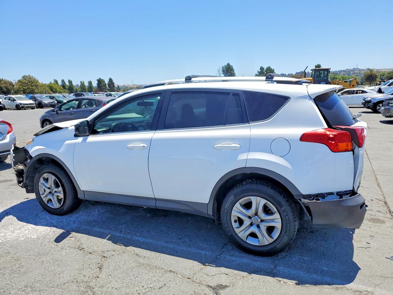 2015 Toyota Rav4 Le White vin: 2T3BFREV8FW285406