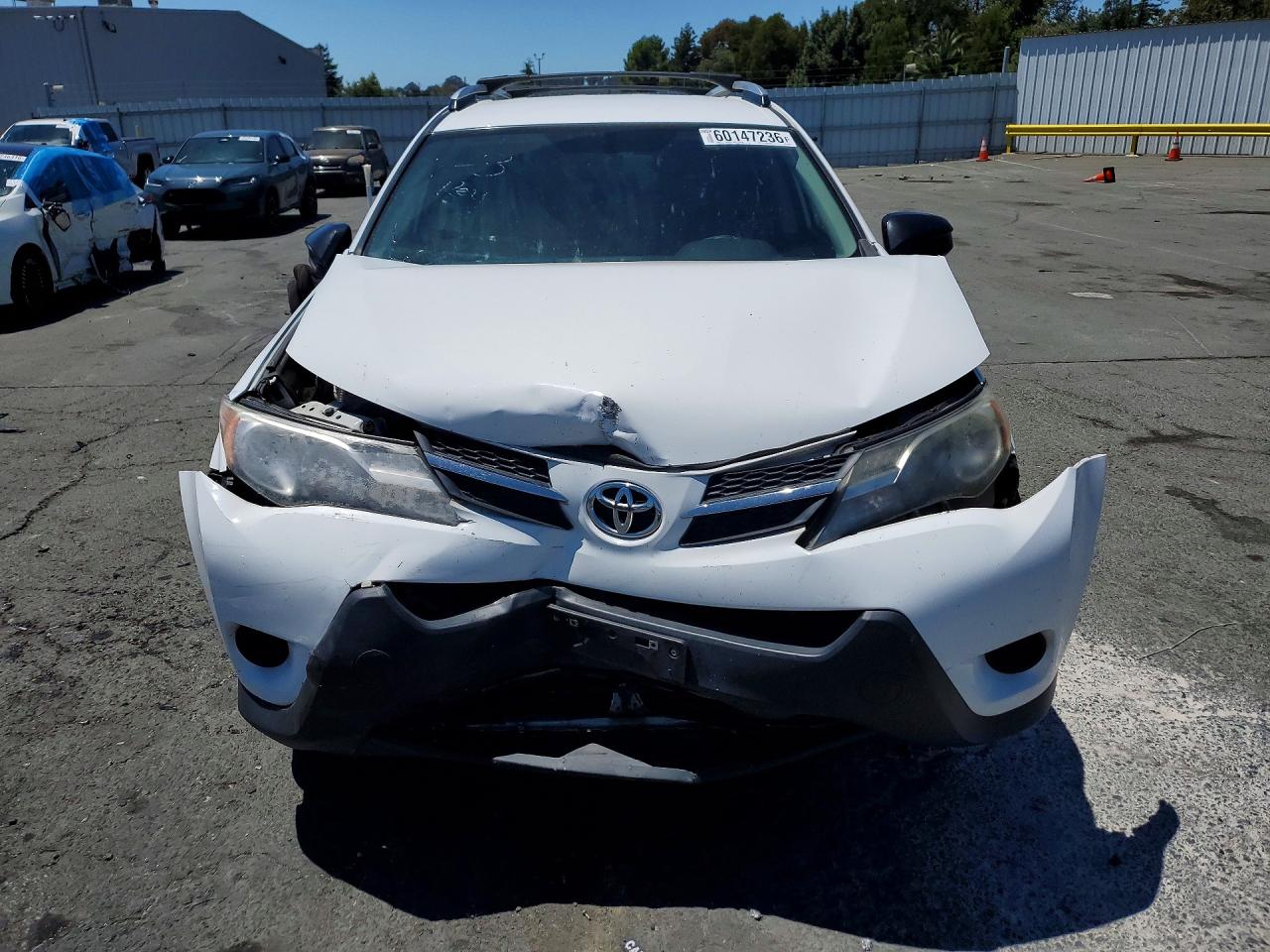 2015 Toyota Rav4 Le White vin: 2T3BFREV8FW285406