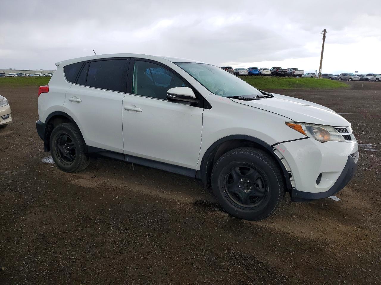 2015 Toyota Rav4 Le White vin: 2T3BFREV8FW332904