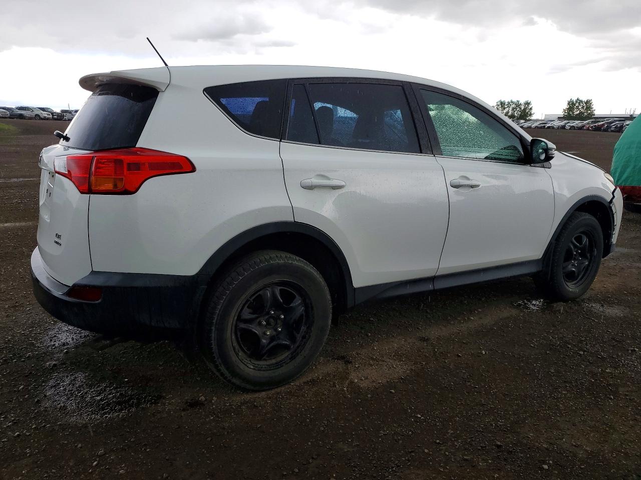 2015 Toyota Rav4 Le White vin: 2T3BFREV8FW332904