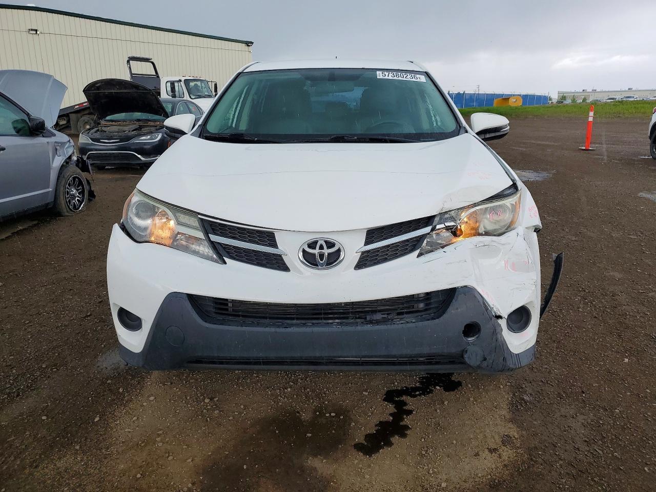 2015 Toyota Rav4 Le White vin: 2T3BFREV8FW332904