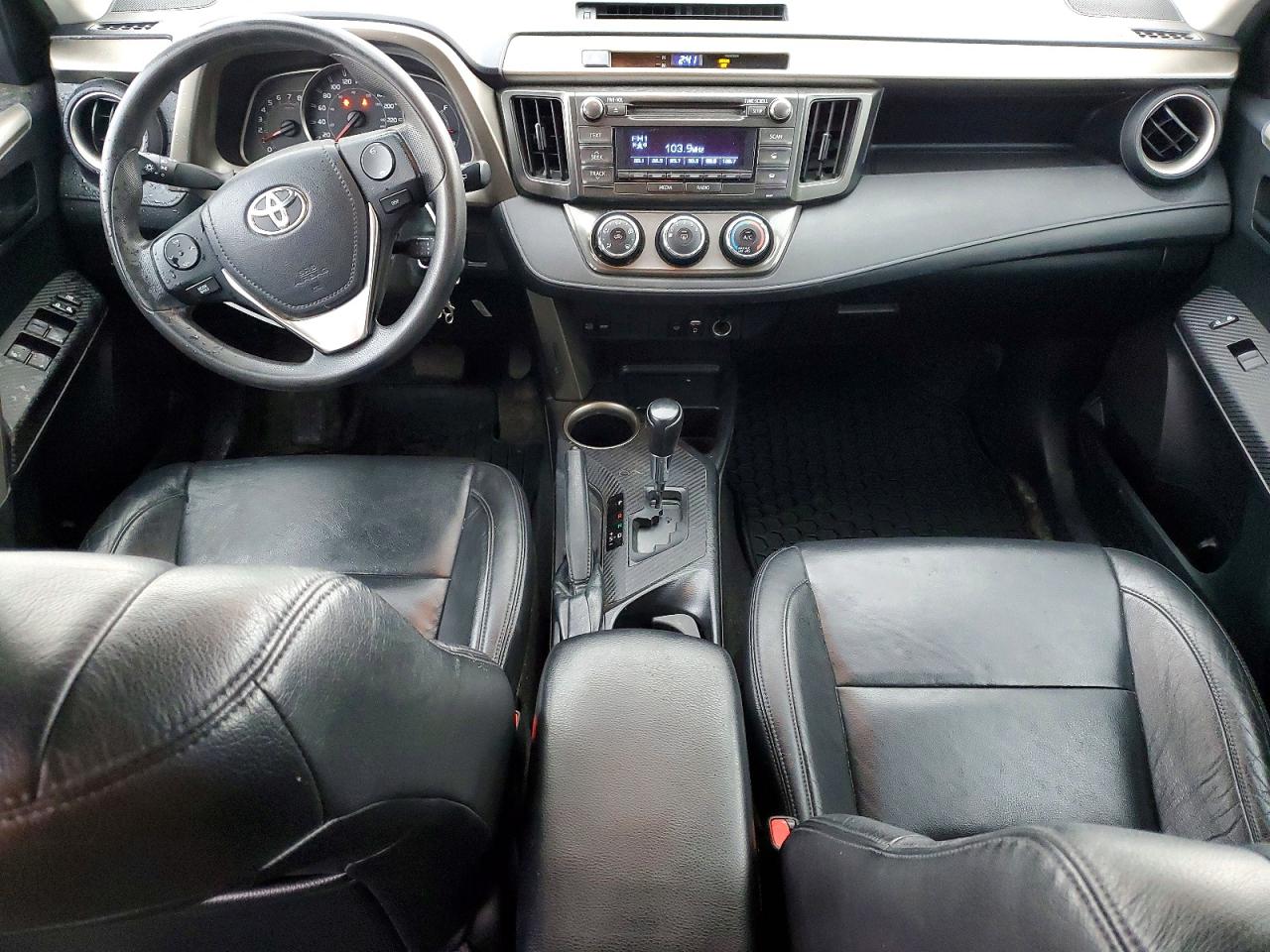 2015 Toyota Rav4 Le White vin: 2T3BFREV8FW332904
