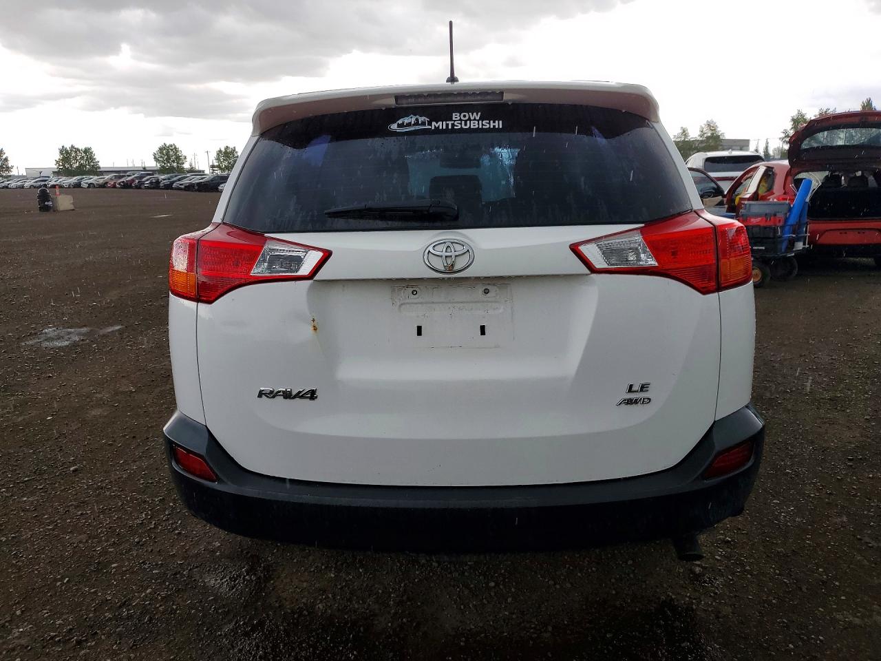 2015 Toyota Rav4 Le White vin: 2T3BFREV8FW332904
