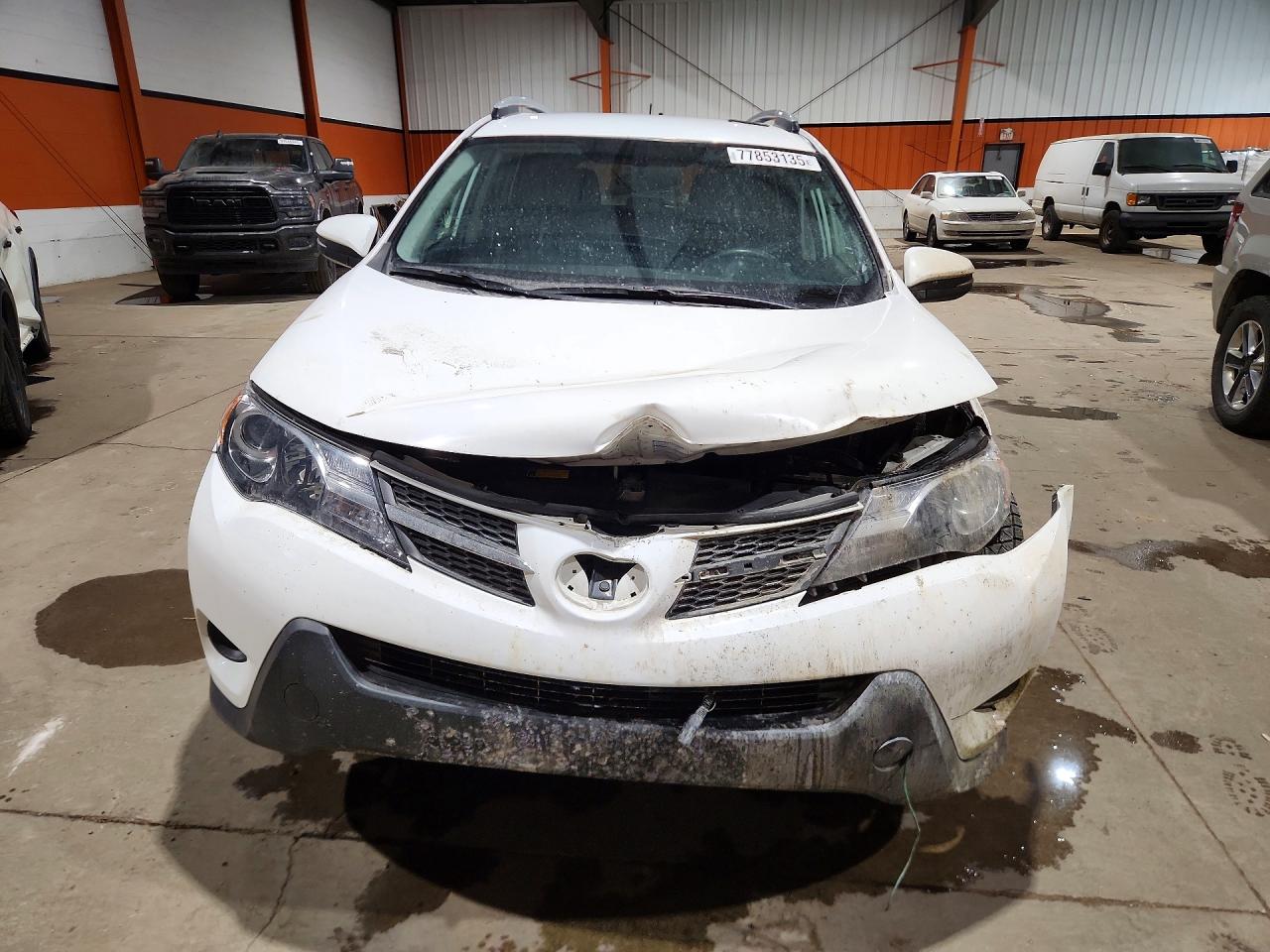 2015 Toyota Rav4 Le White vin: 2T3BFREV8FW384100