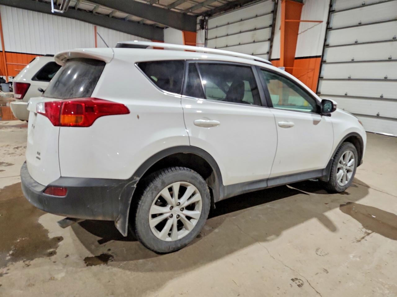2015 Toyota Rav4 Le White vin: 2T3BFREV8FW384100