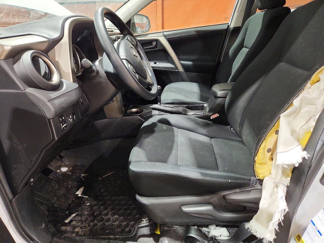 2015 Toyota Rav4 Le White vin: 2T3BFREV8FW384100