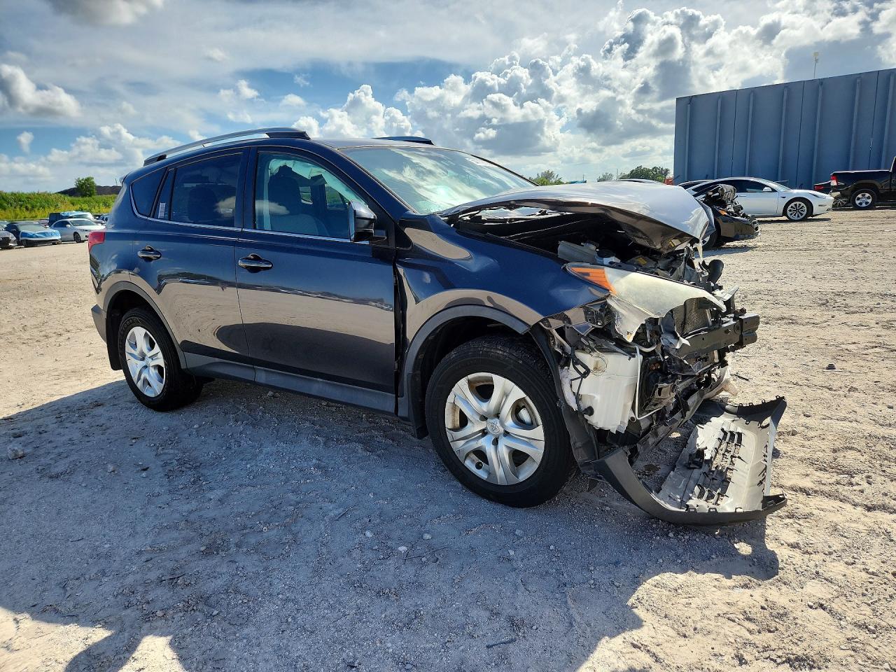 2015 Toyota Rav4 Le Gray vin: 2T3BFREV8FW394657