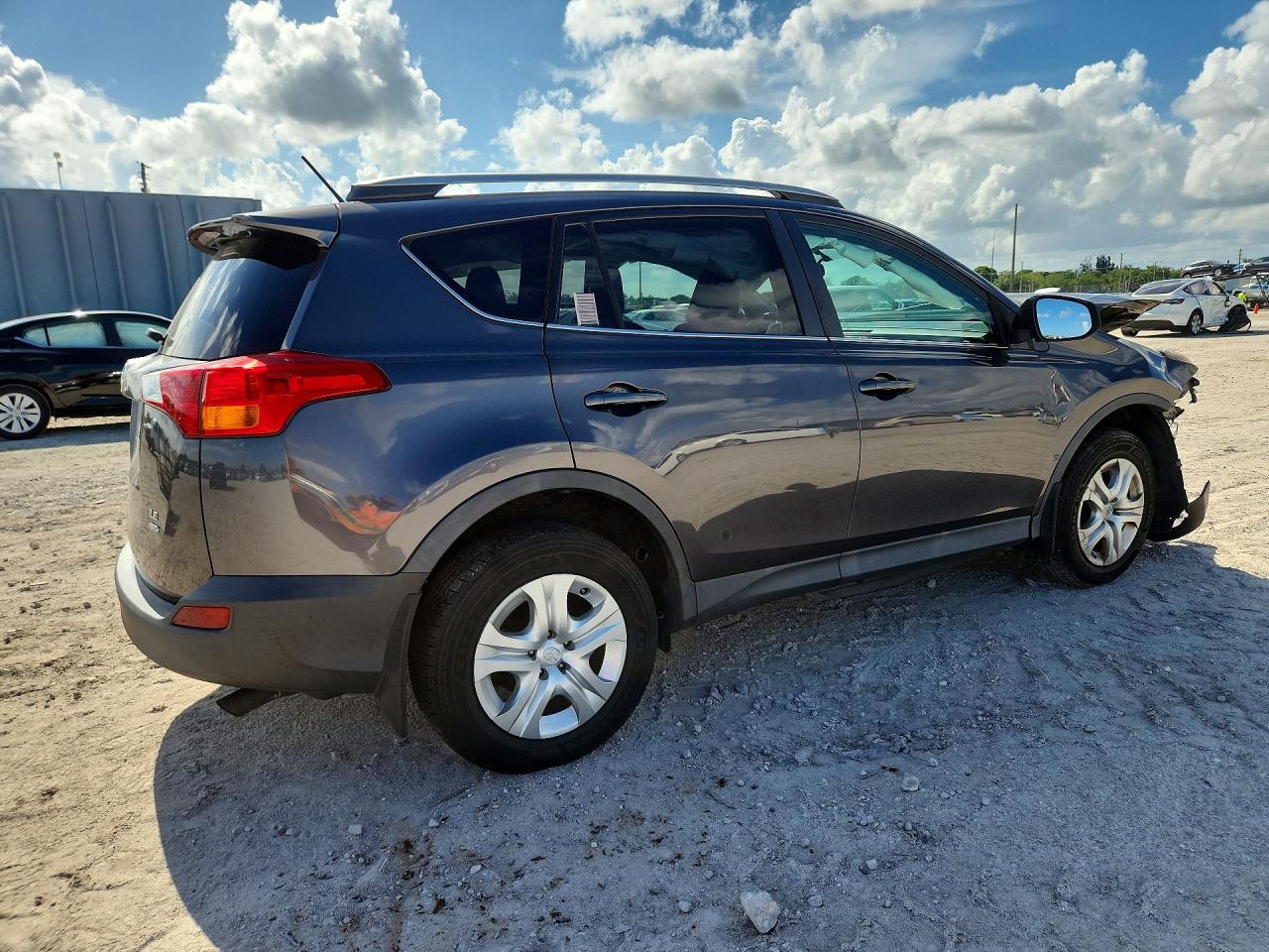 2015 Toyota Rav4 Le Gray vin: 2T3BFREV8FW394657