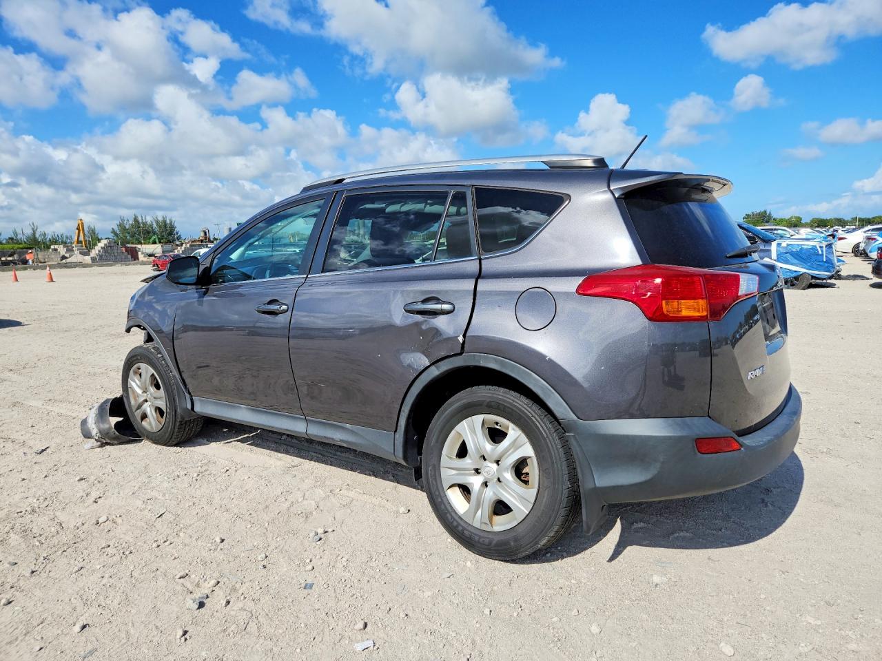 2015 Toyota Rav4 Le Gray vin: 2T3BFREV8FW394657