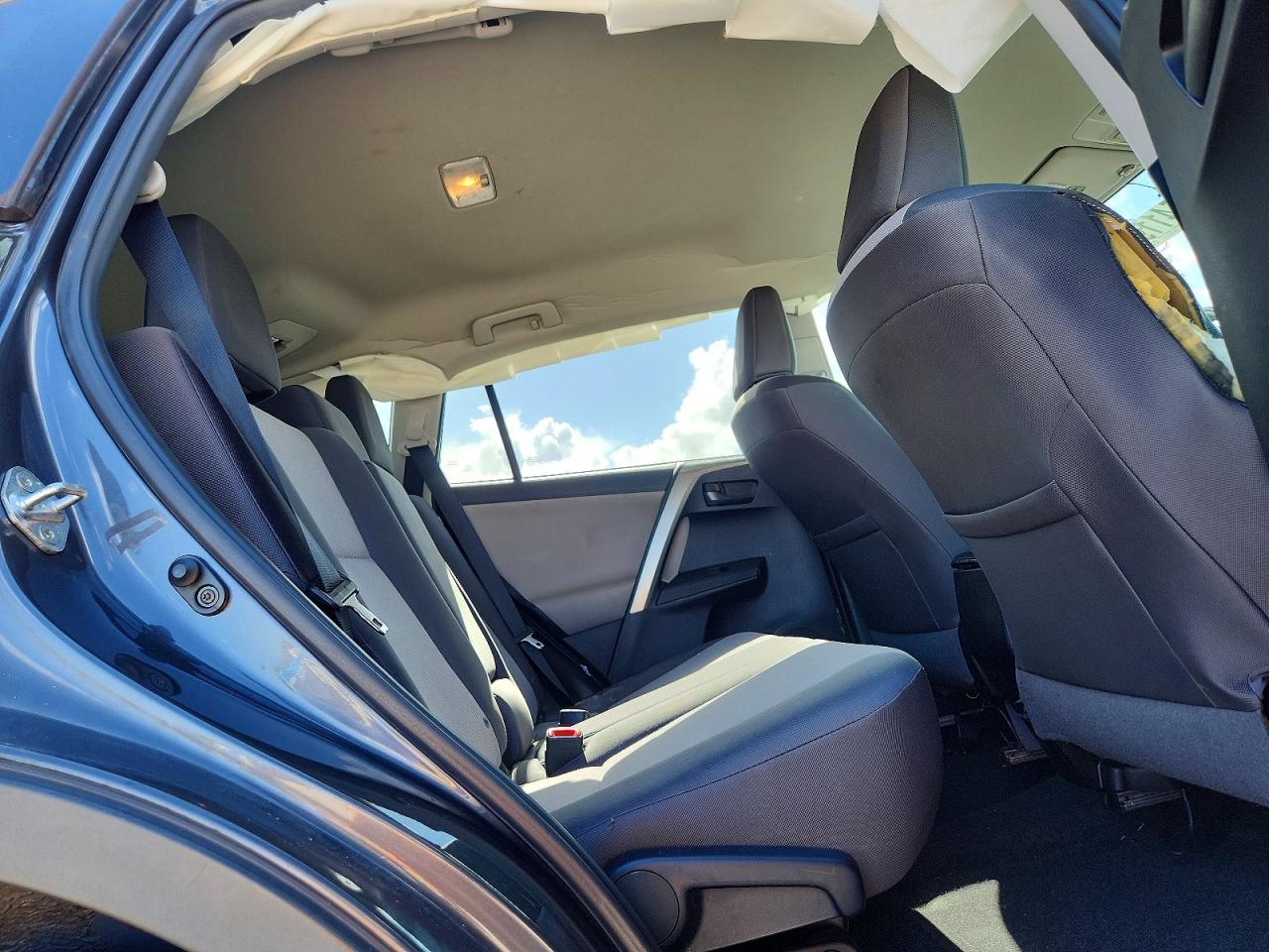 2015 Toyota Rav4 Le Gray vin: 2T3BFREV8FW394657