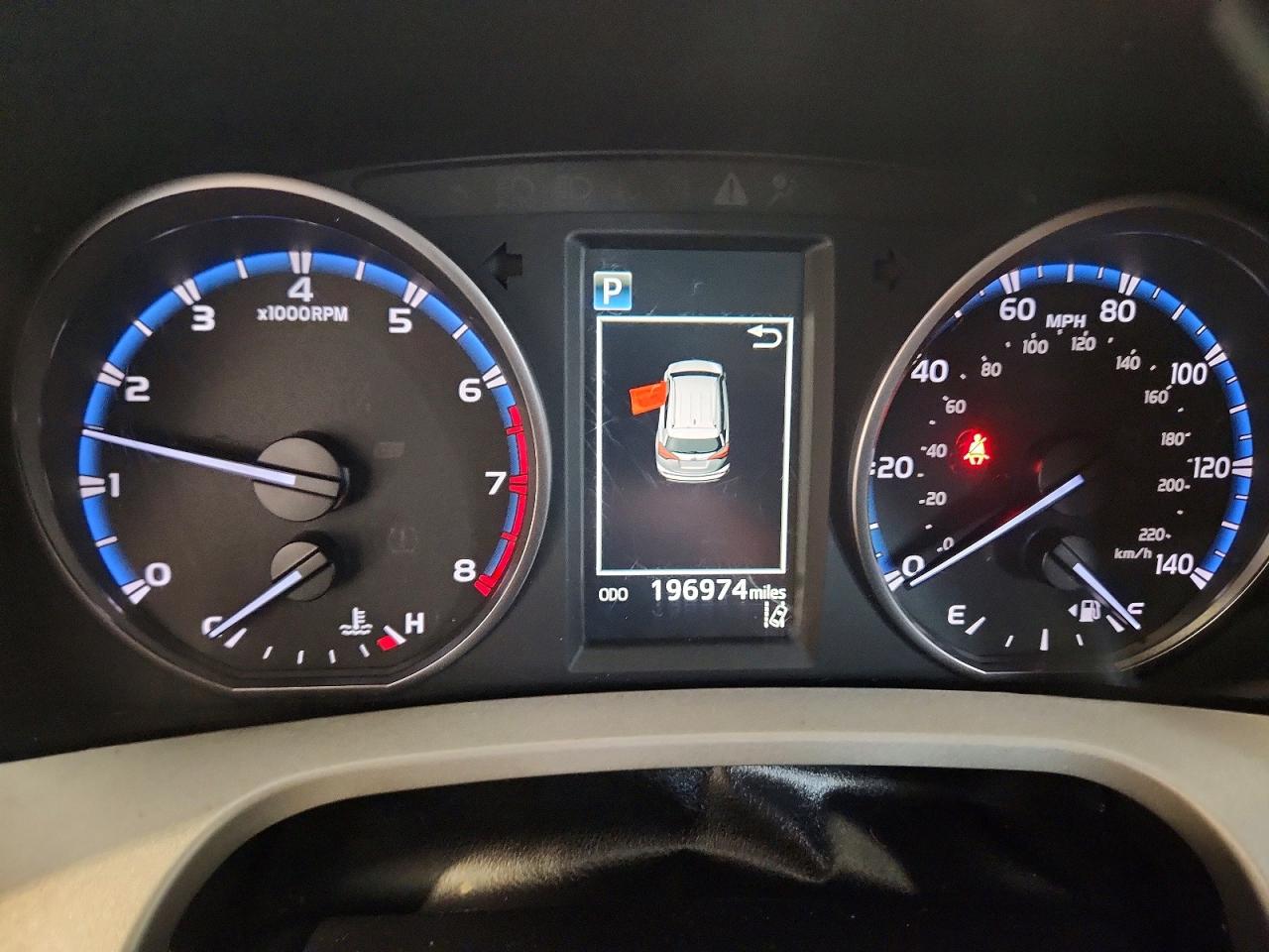 2018 Toyota Rav4 White vin: 2T3BFREV8JW705917