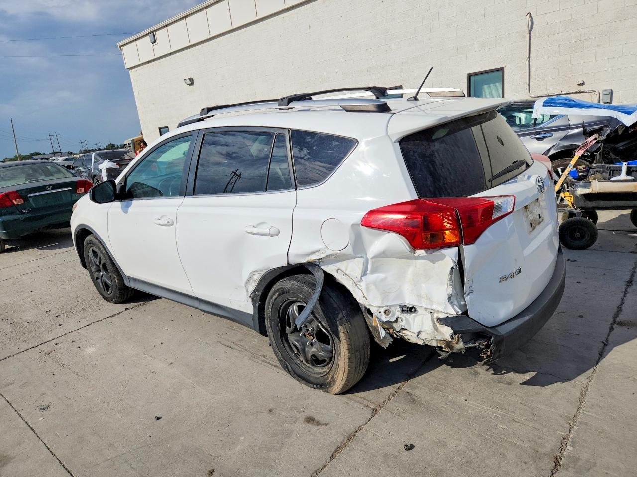 2013 Toyota Rav4 Le Белый vin: 2T3BFREV9DW052857
