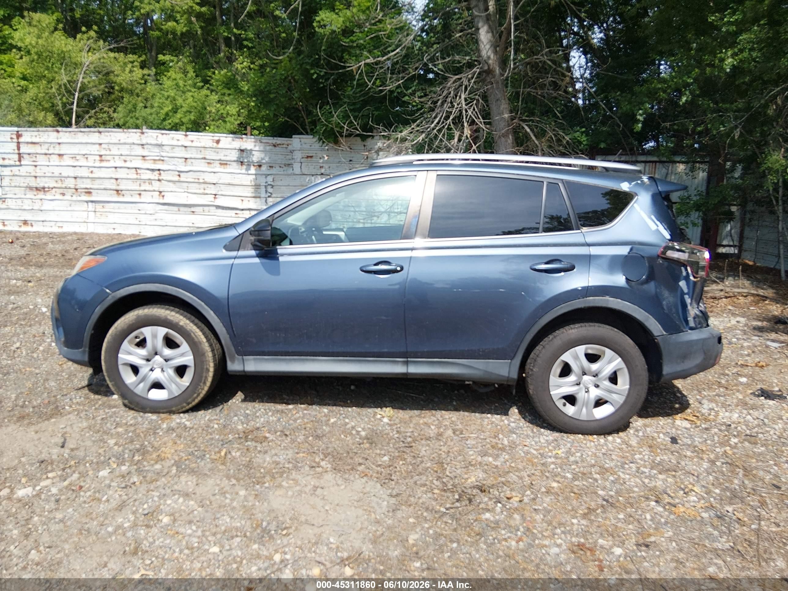 2013 Toyota Rav4 Le Dark Blue vin: 2T3BFREV9DW103421
