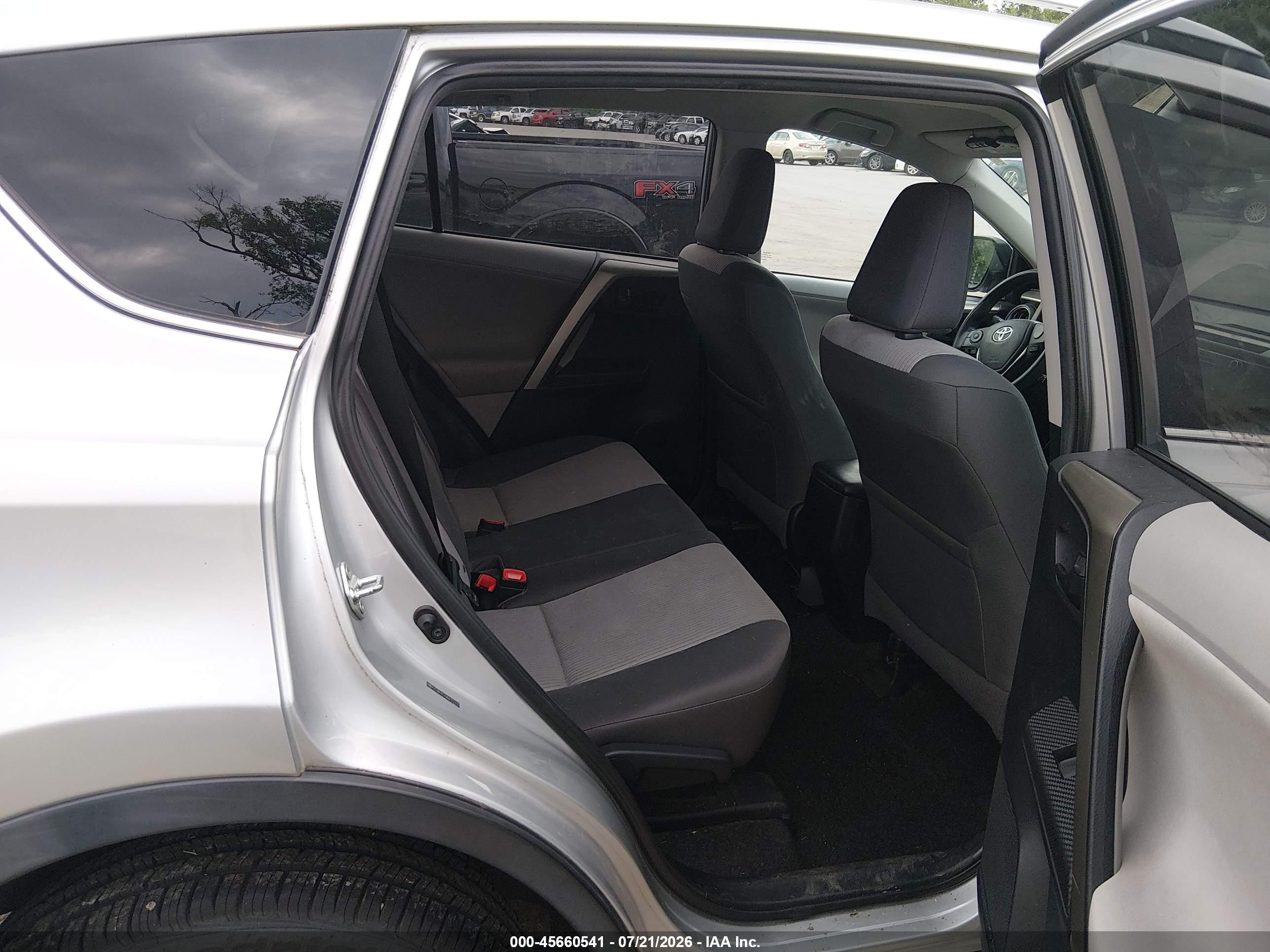 2013 Toyota Rav4 Le Silver vin: 2T3BFREV9DW122115