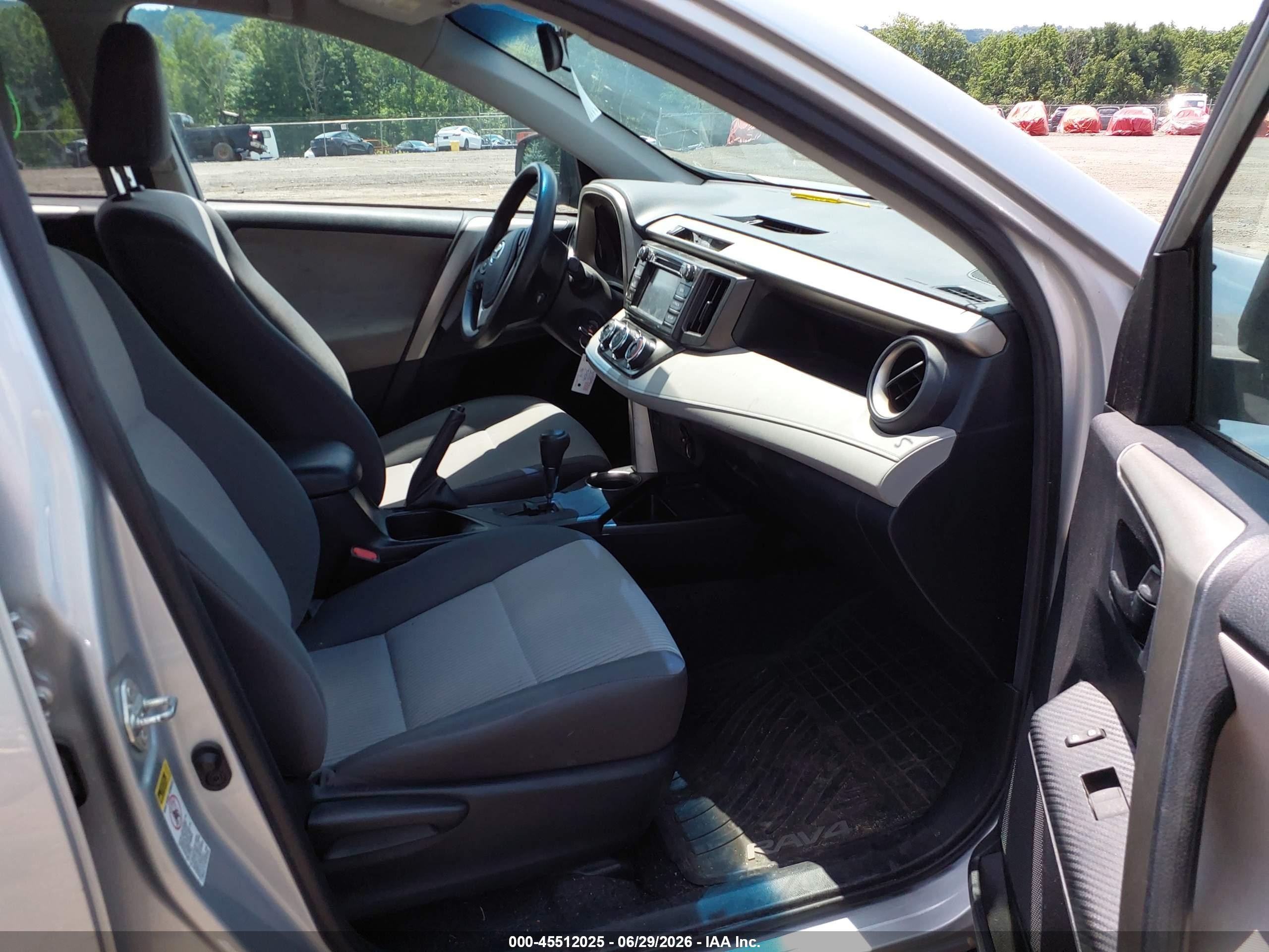 2015 Toyota Rav4 Le Silver vin: 2T3BFREV9FW259221