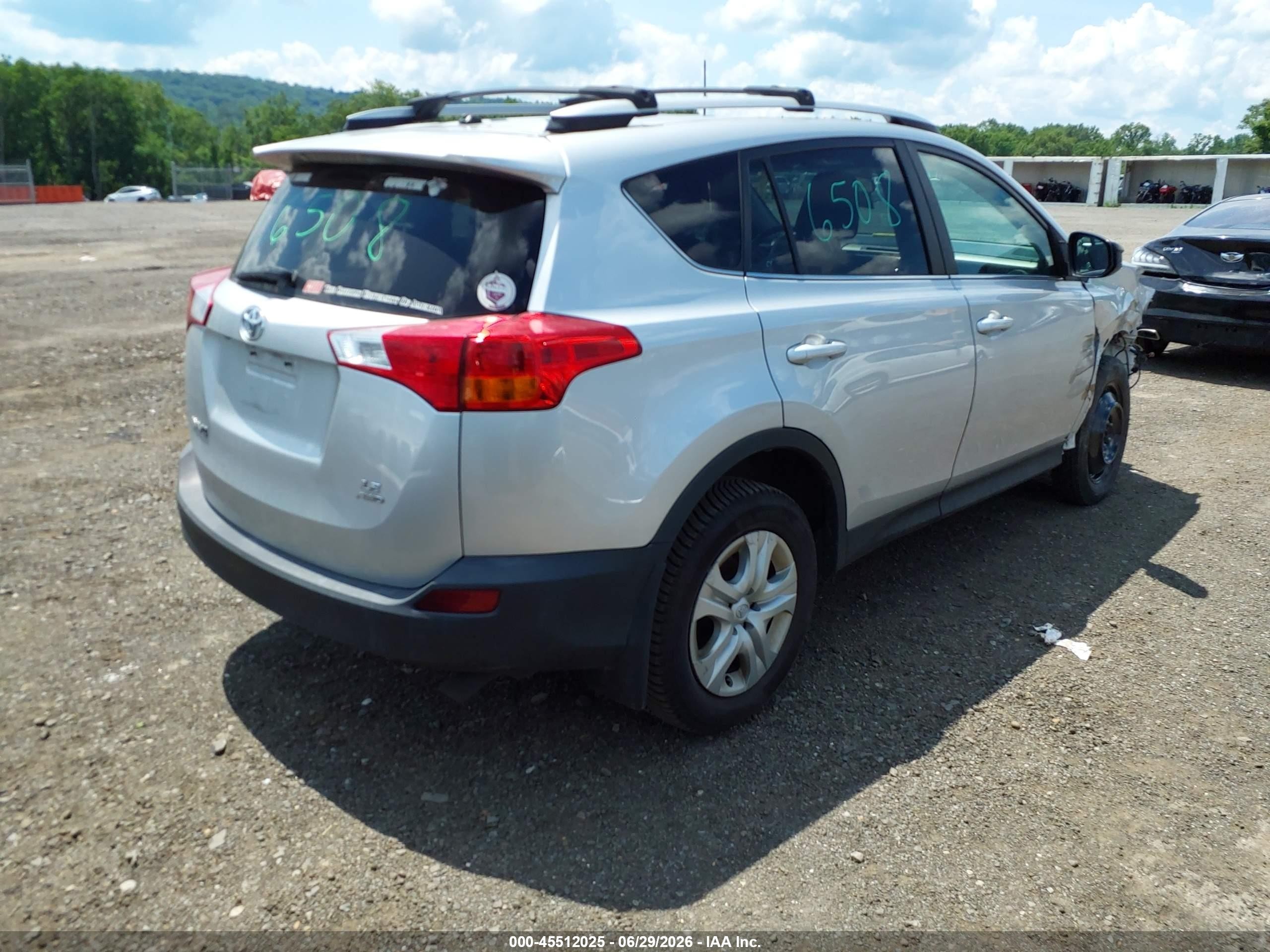 2015 Toyota Rav4 Le Silver vin: 2T3BFREV9FW259221