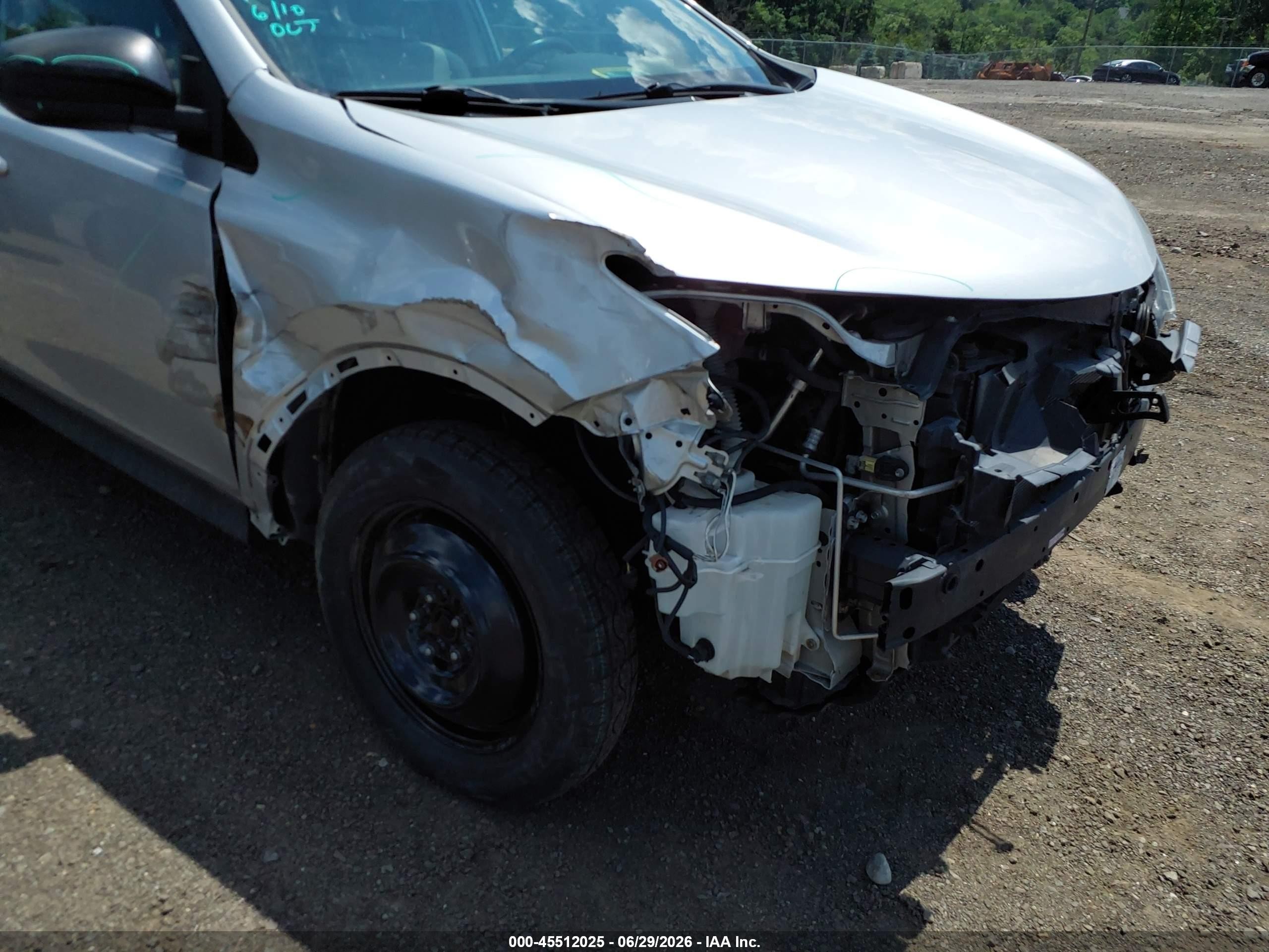 2015 Toyota Rav4 Le Silver vin: 2T3BFREV9FW259221