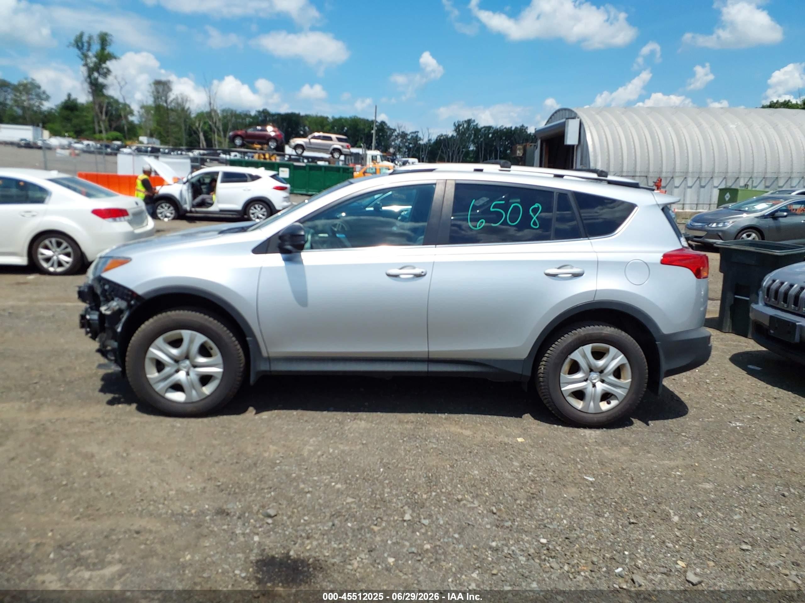2015 Toyota Rav4 Le Silver vin: 2T3BFREV9FW259221