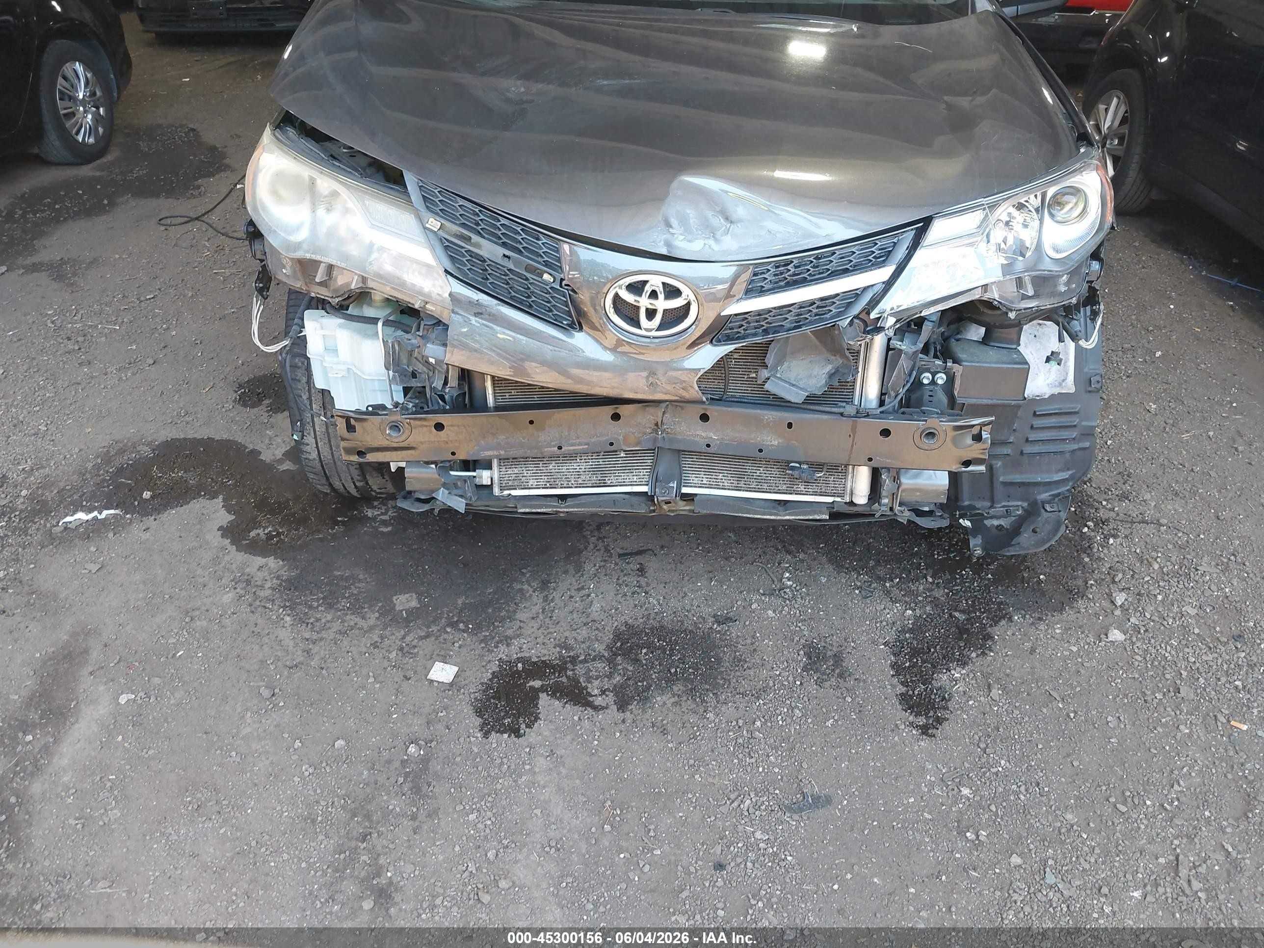 2015 Toyota Rav4 Le Gray vin: 2T3BFREV9FW260885