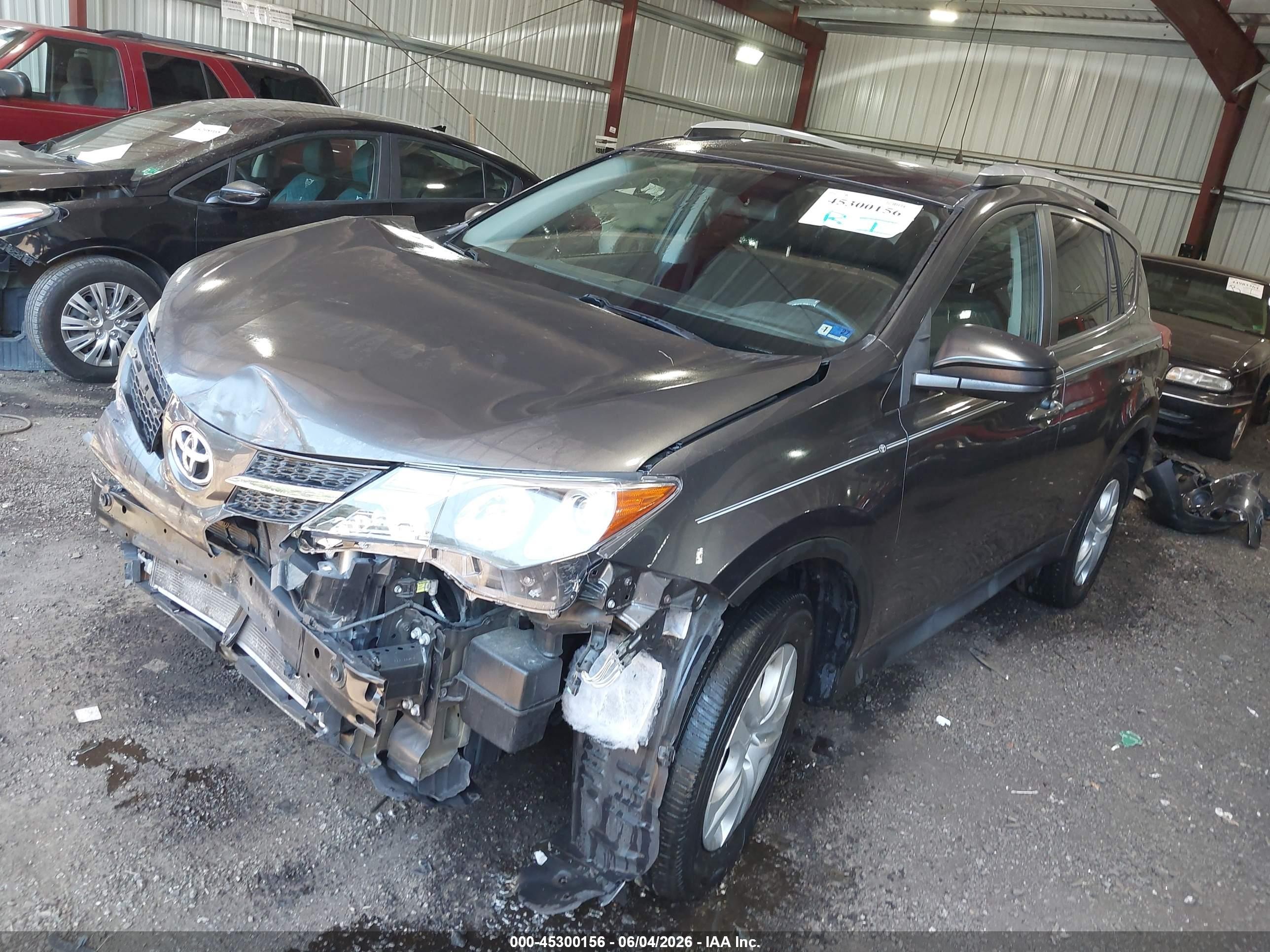 2015 Toyota Rav4 Le Gray vin: 2T3BFREV9FW260885