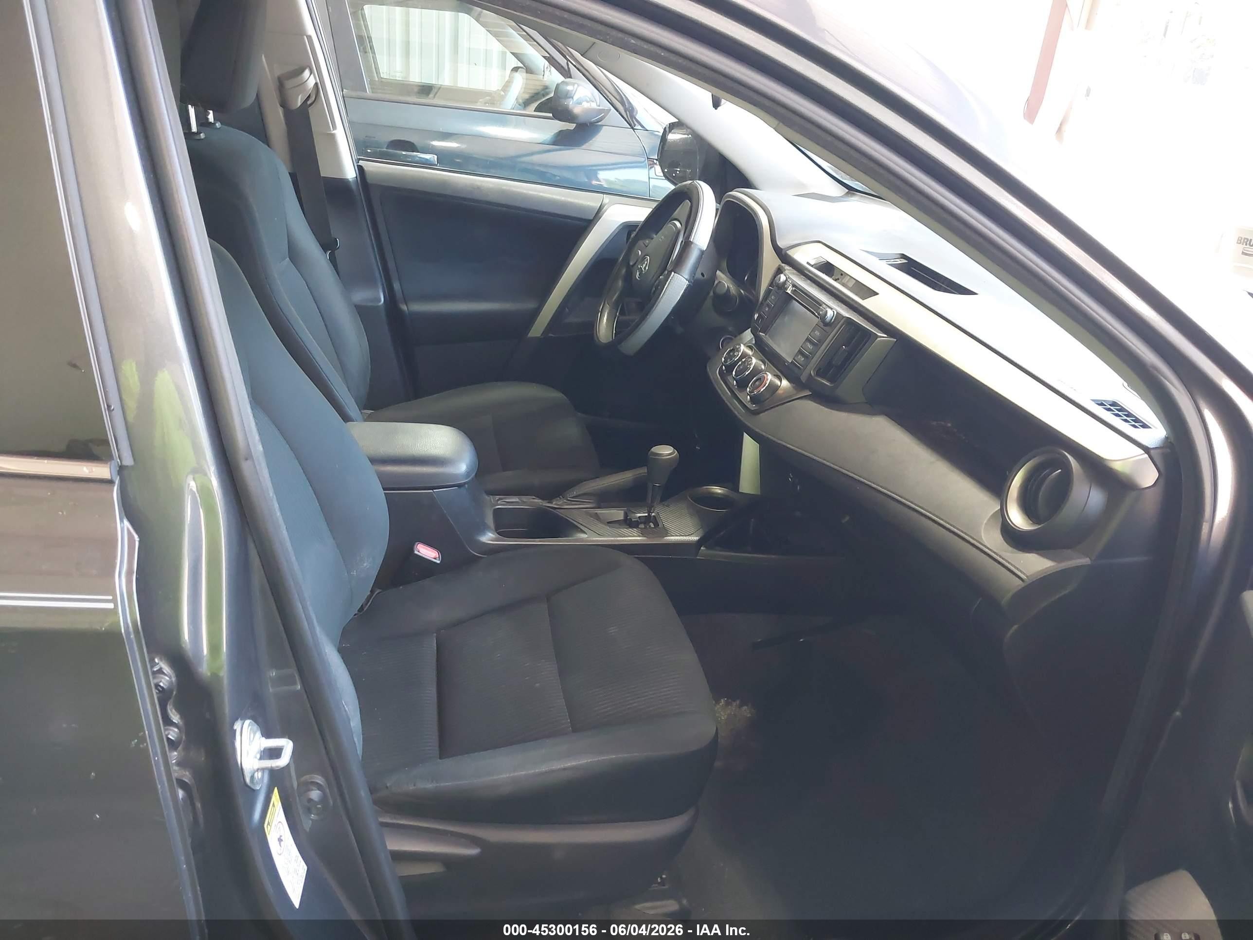 2015 Toyota Rav4 Le Gray vin: 2T3BFREV9FW260885