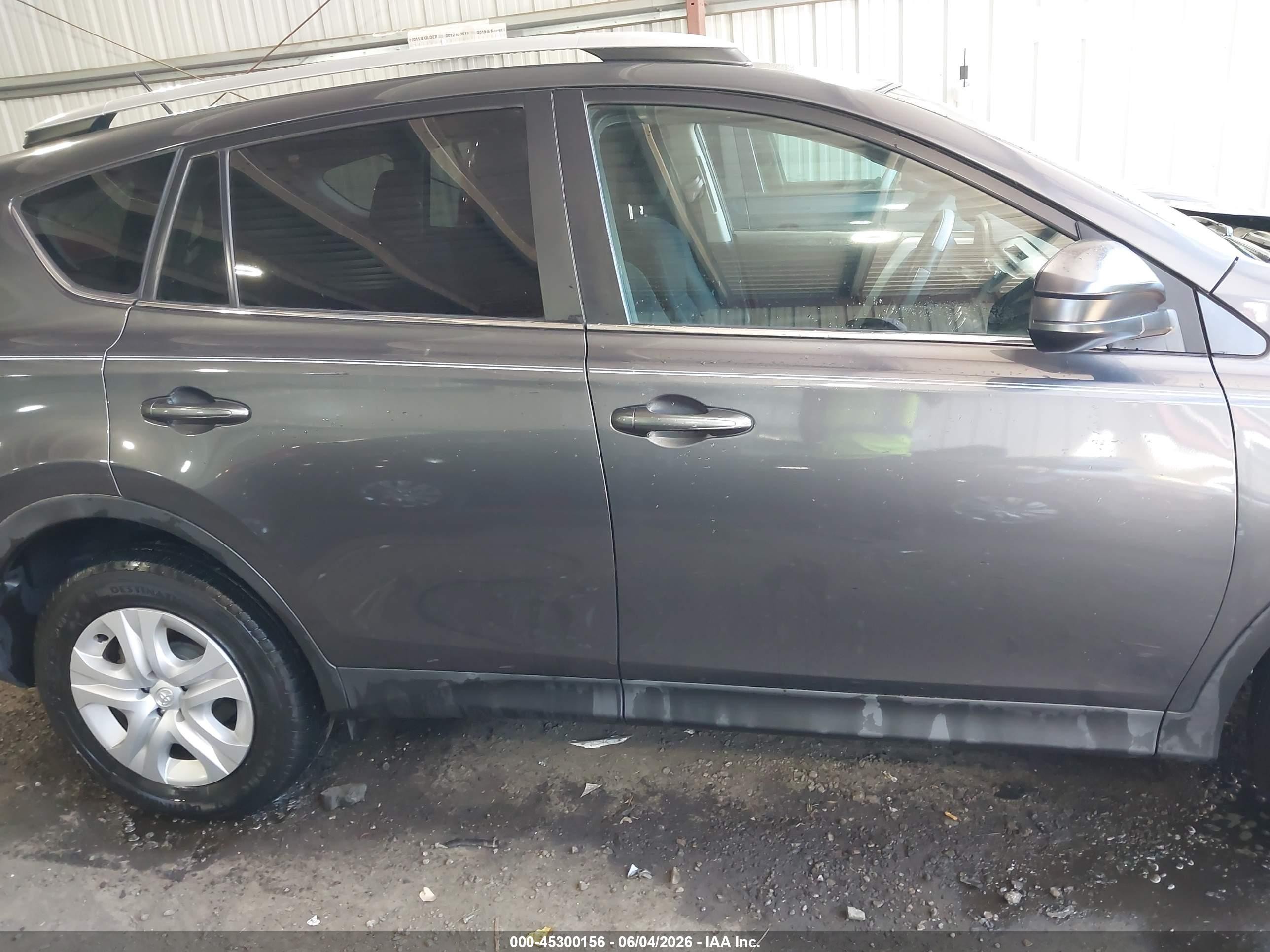2015 Toyota Rav4 Le Gray vin: 2T3BFREV9FW260885