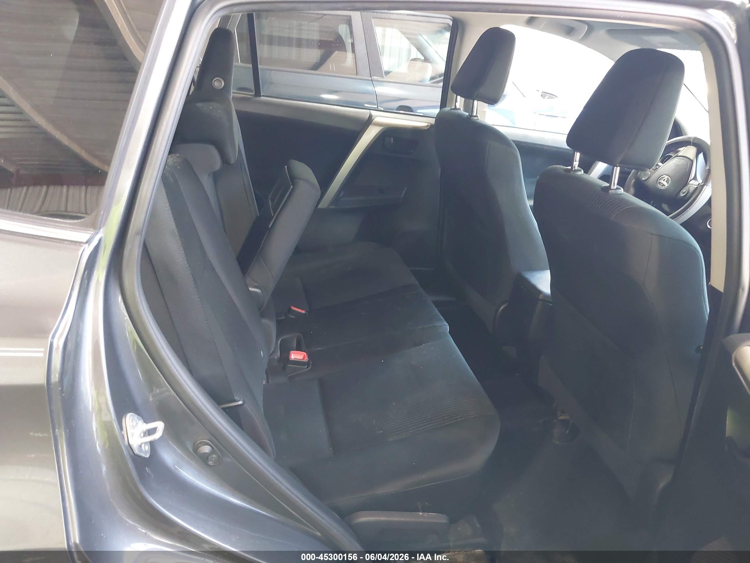 2015 Toyota Rav4 Le Gray vin: 2T3BFREV9FW260885
