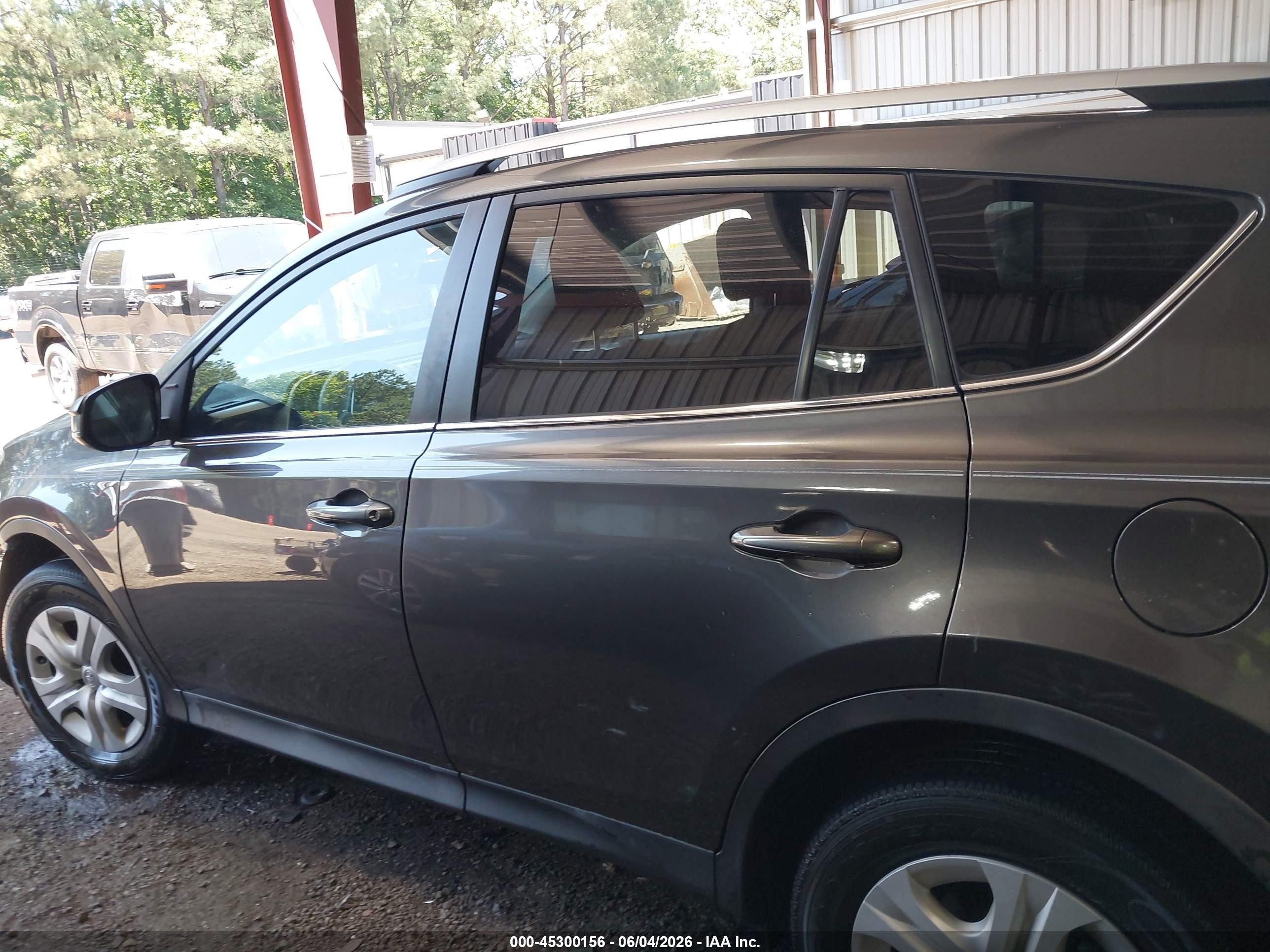 2015 Toyota Rav4 Le Gray vin: 2T3BFREV9FW260885