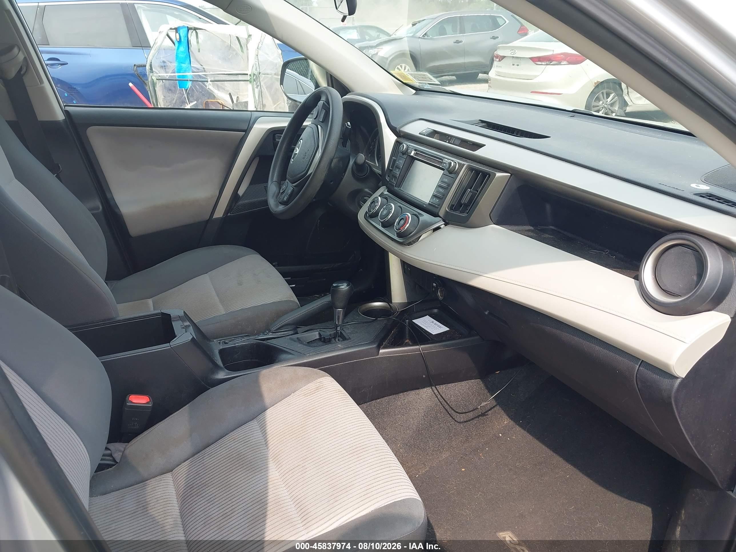 2015 Toyota Rav4 Le Silver vin: 2T3BFREV9FW300821