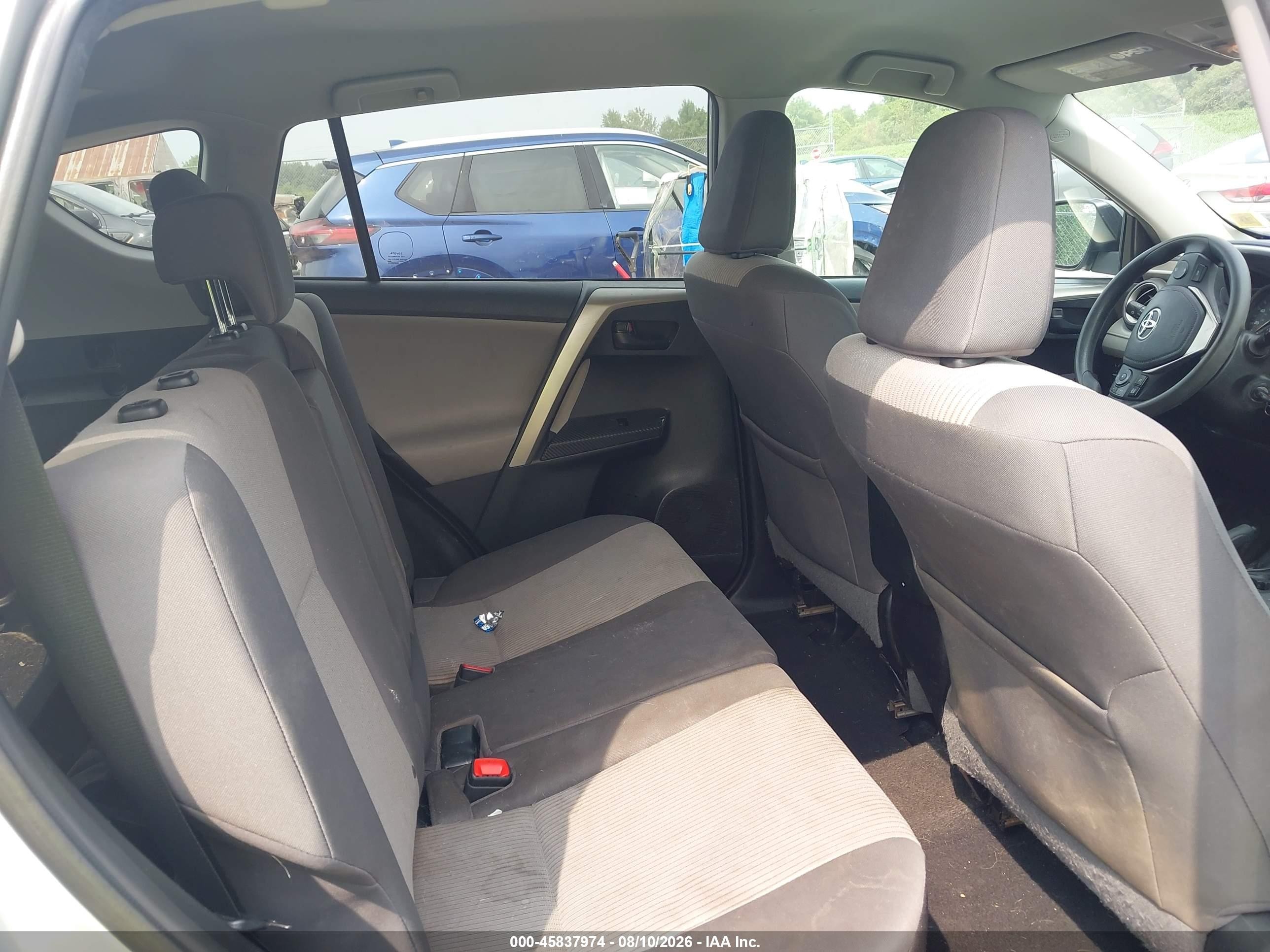 2015 Toyota Rav4 Le Silver vin: 2T3BFREV9FW300821