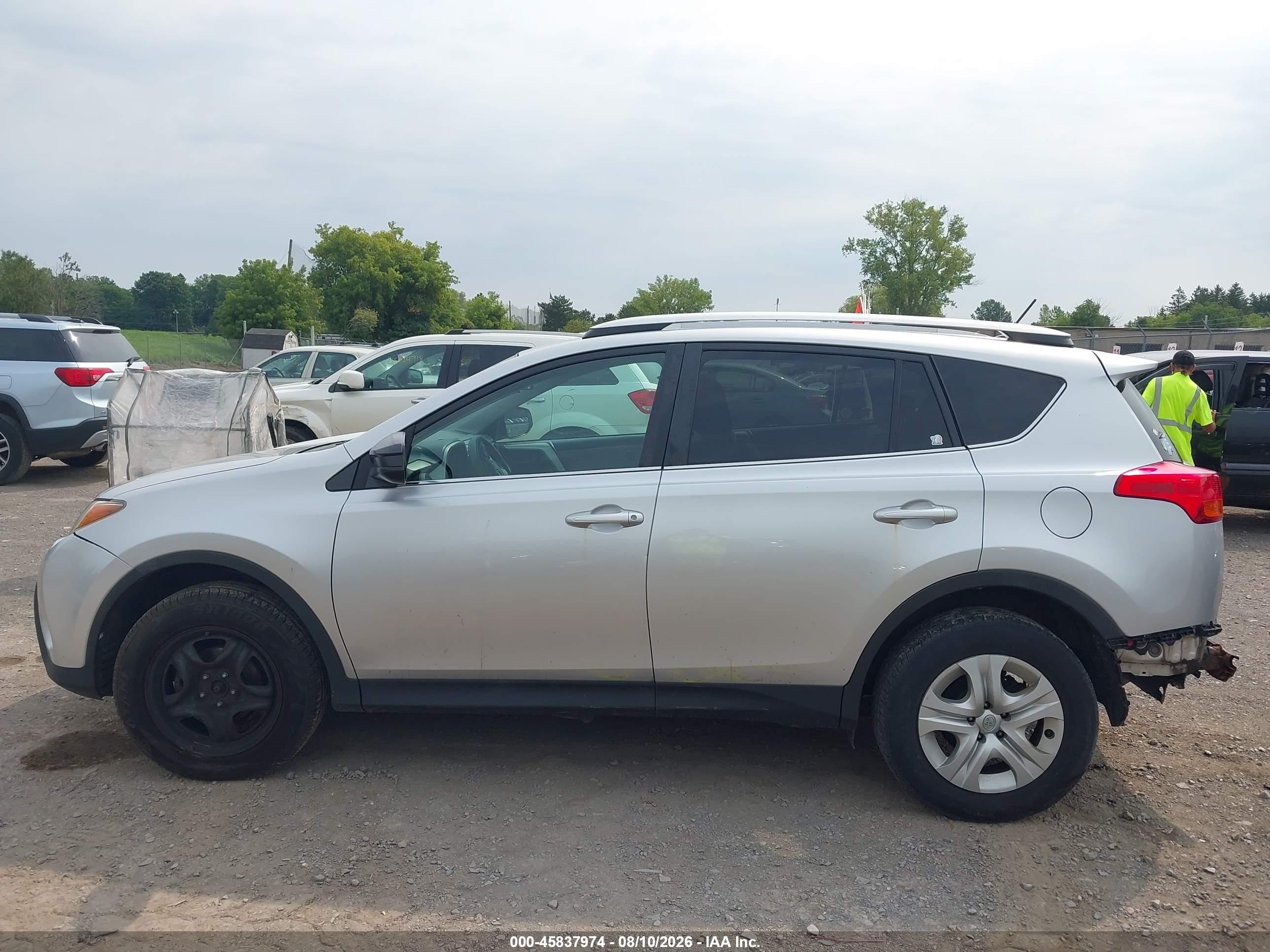 2015 Toyota Rav4 Le Silver vin: 2T3BFREV9FW300821