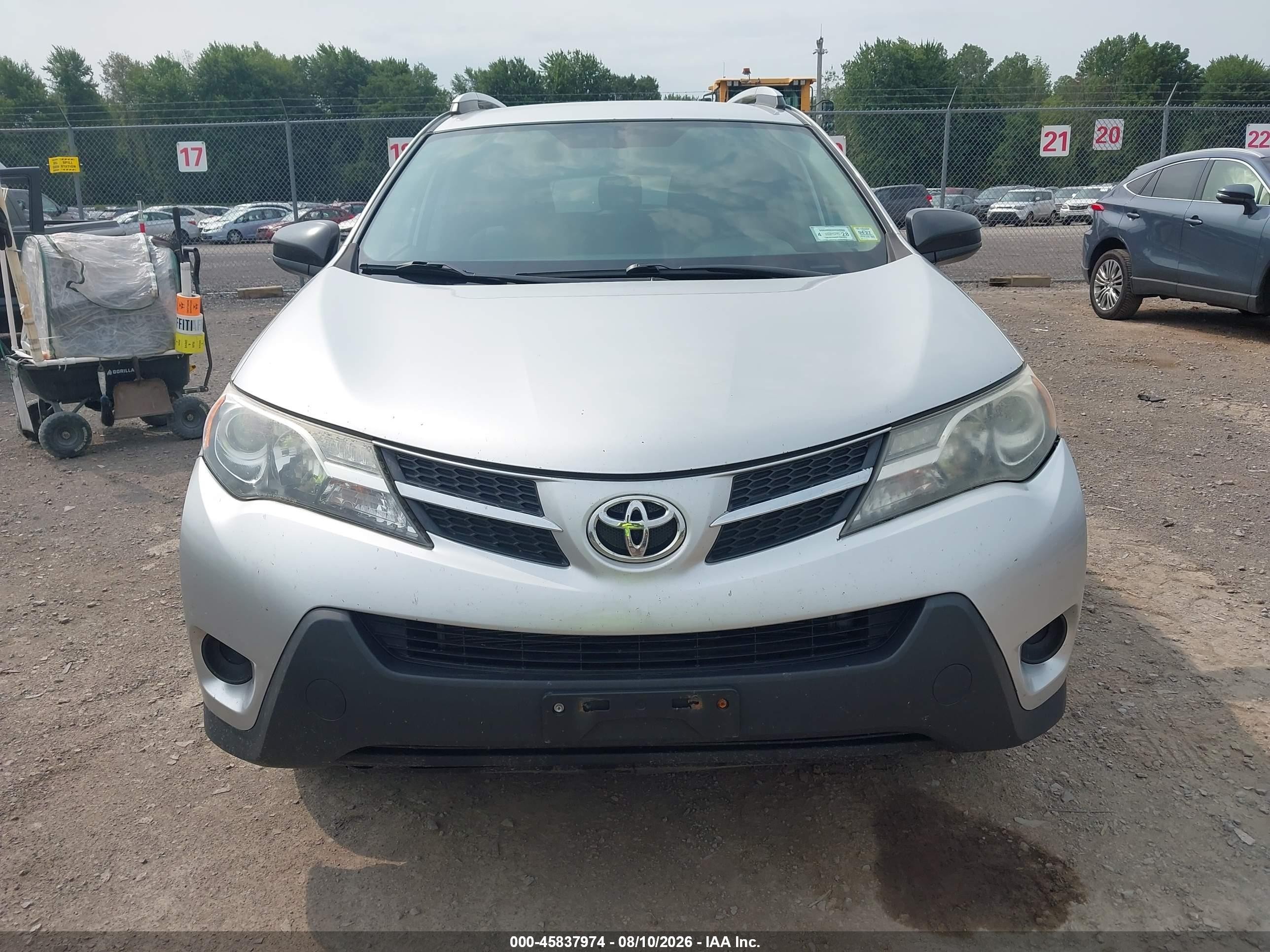 2015 Toyota Rav4 Le Silver vin: 2T3BFREV9FW300821