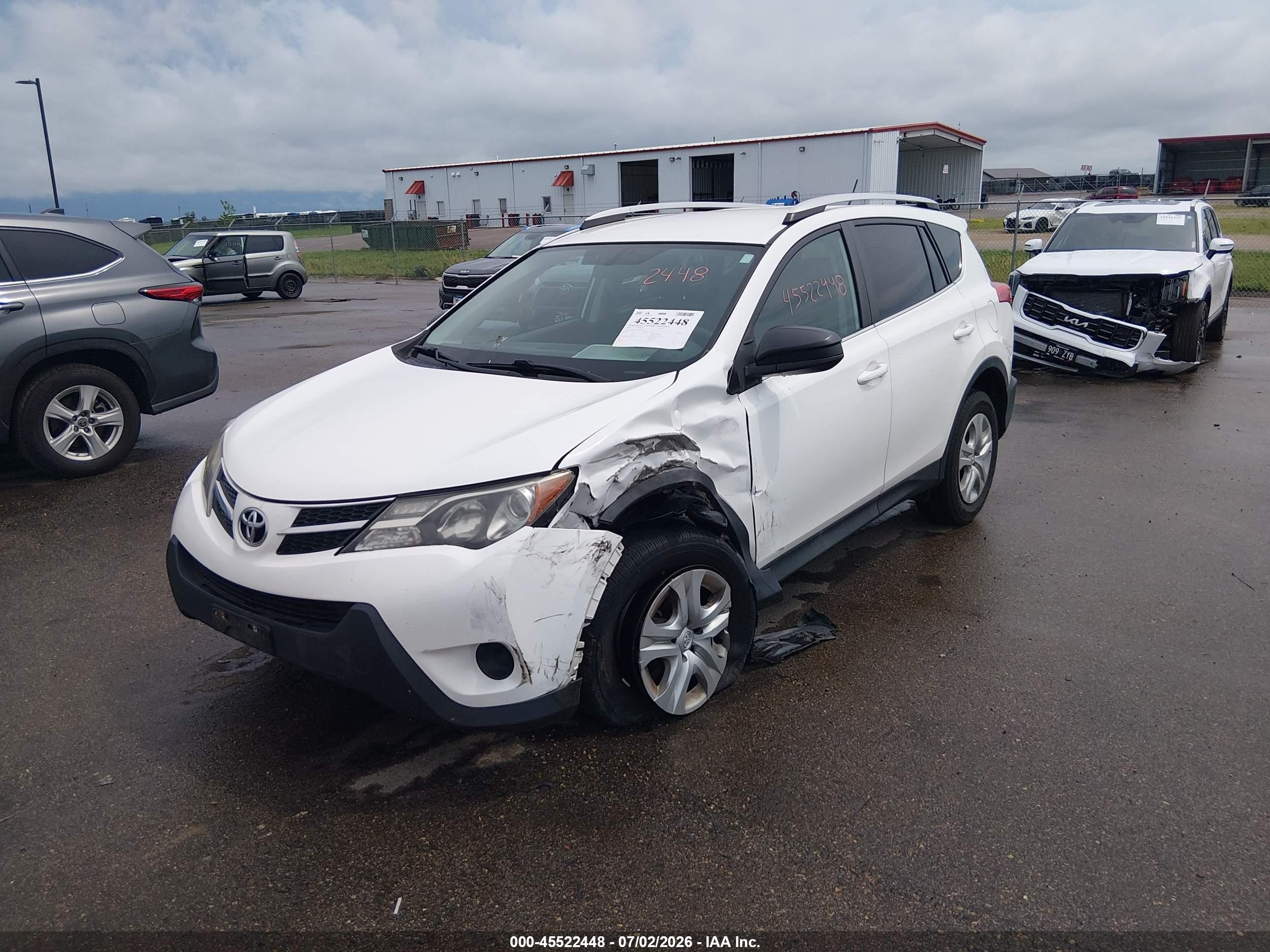 2015 Toyota Rav4 Le White vin: 2T3BFREV9FW322592